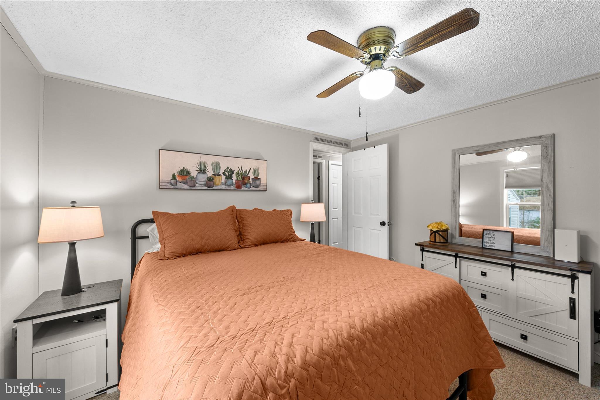 ANGOLA BEACH - Residential