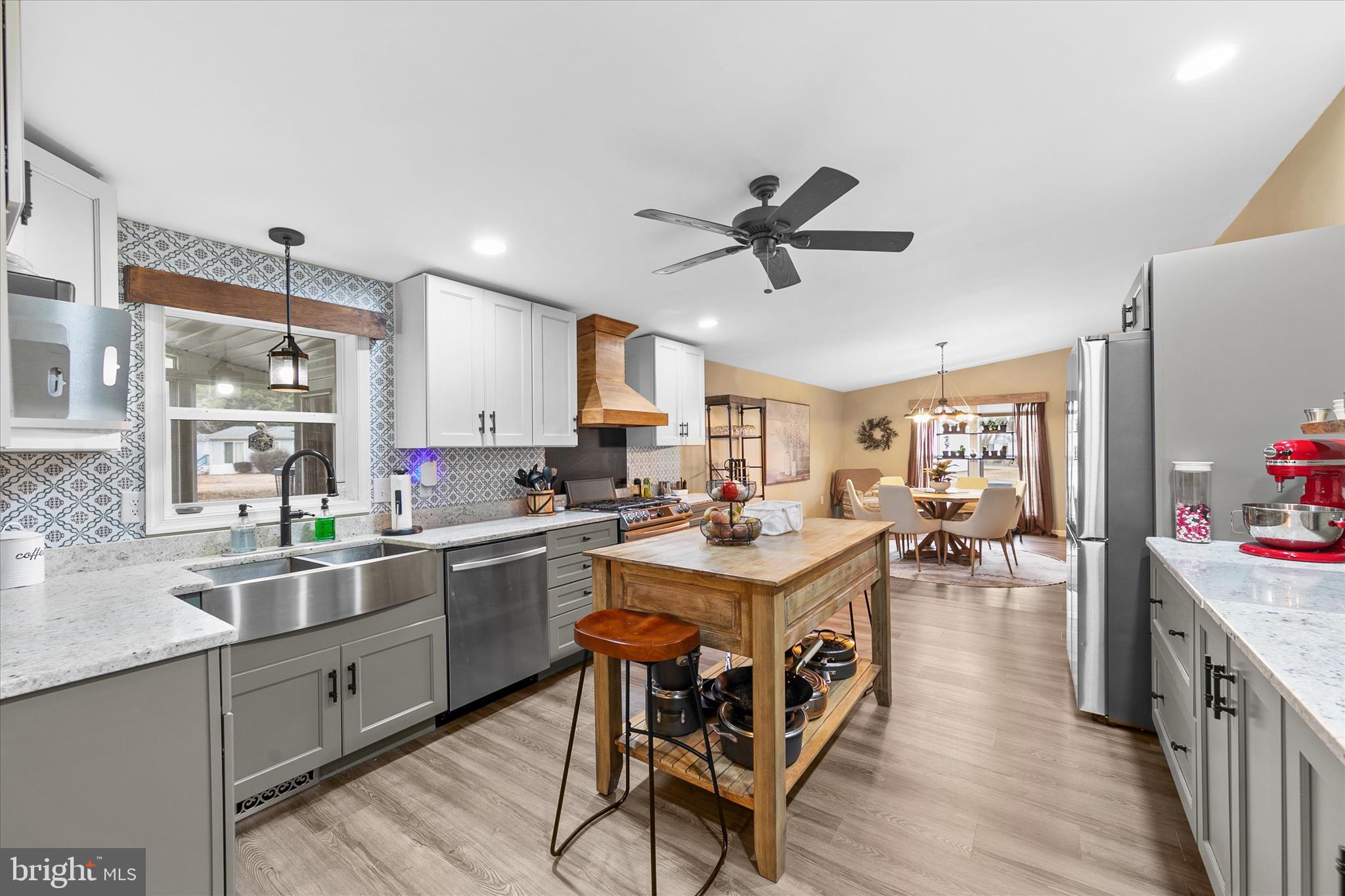 ANGOLA BEACH - Residential