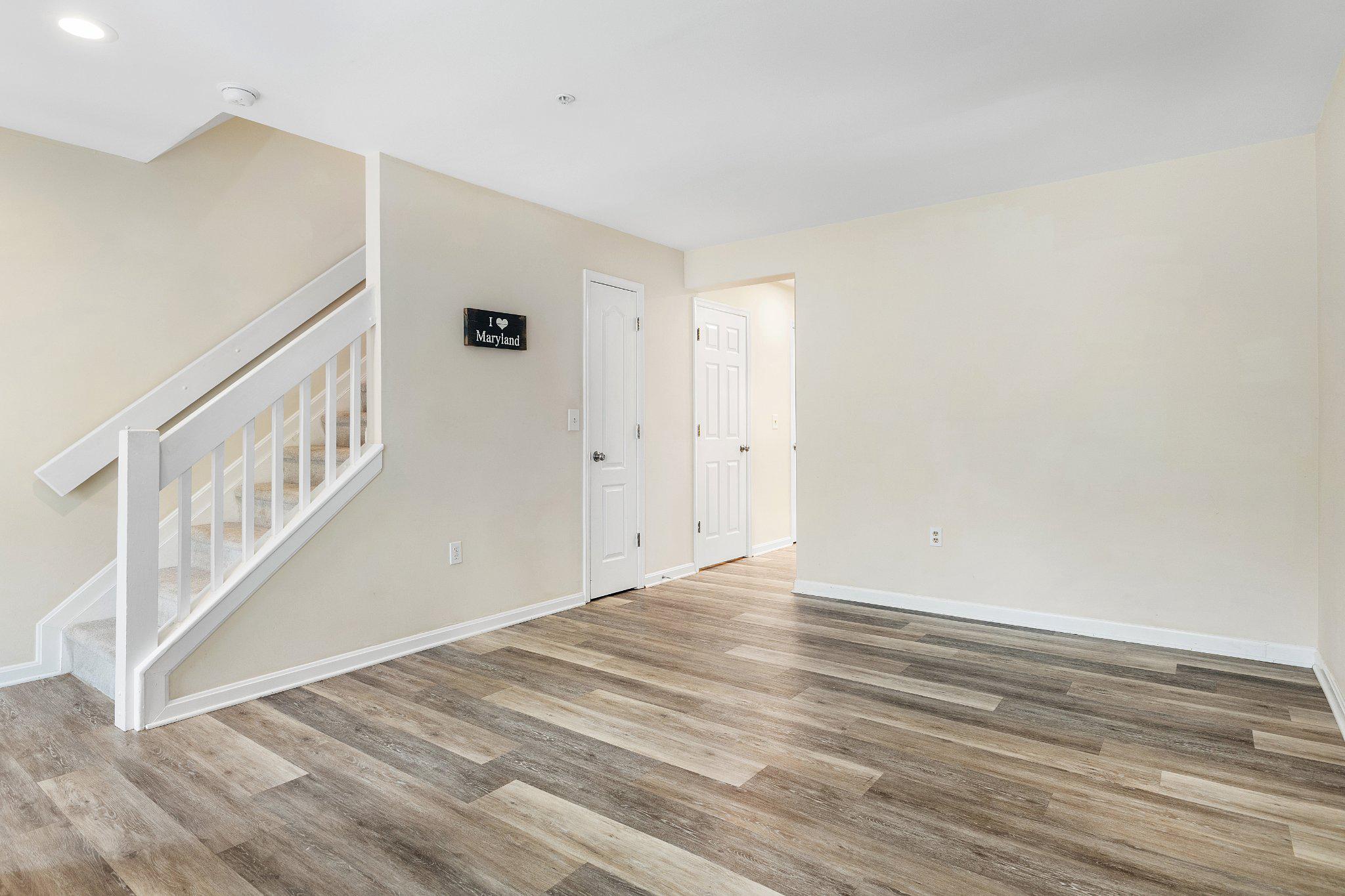 QUEENS LANDING - Residential