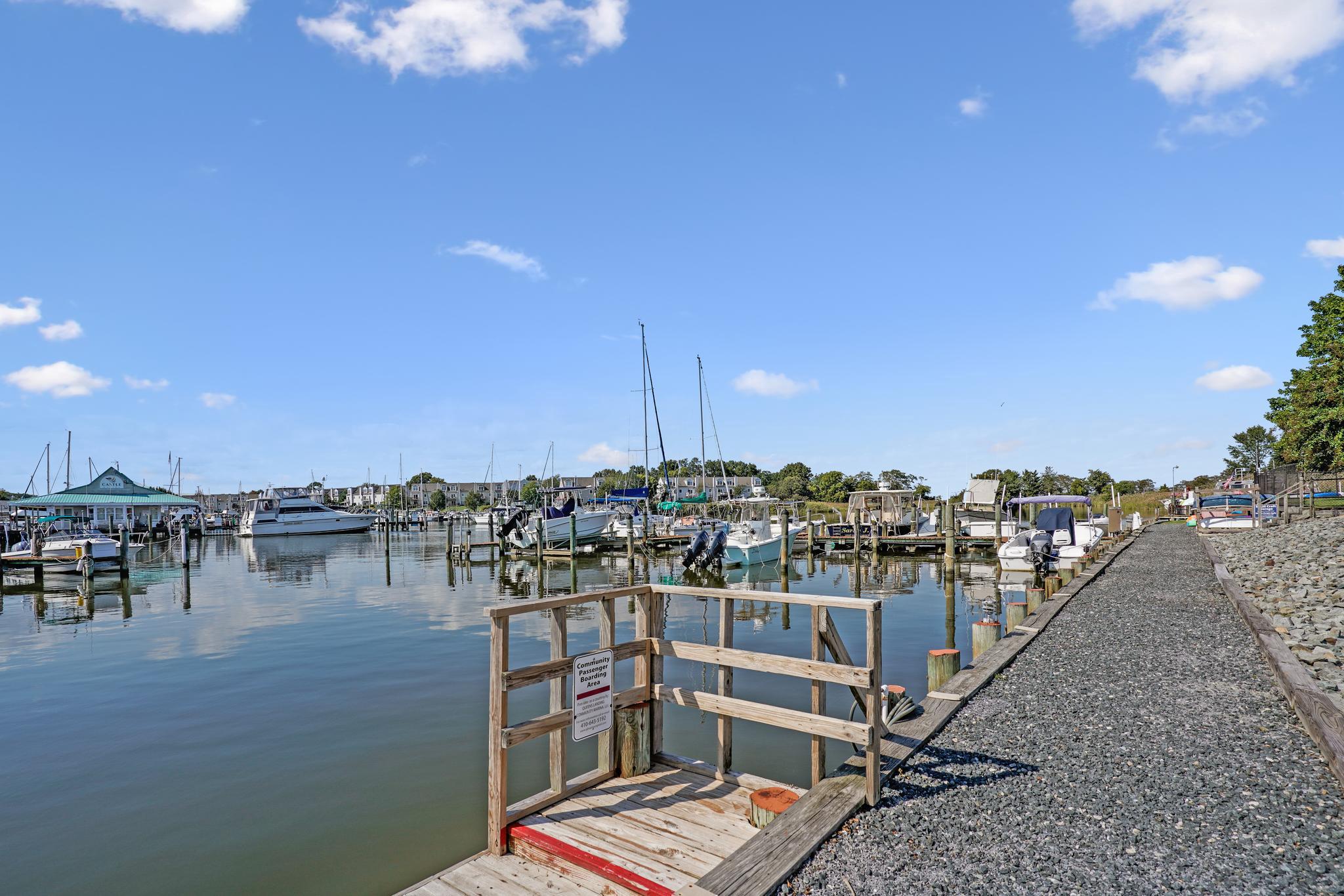 QUEENS LANDING - Residential