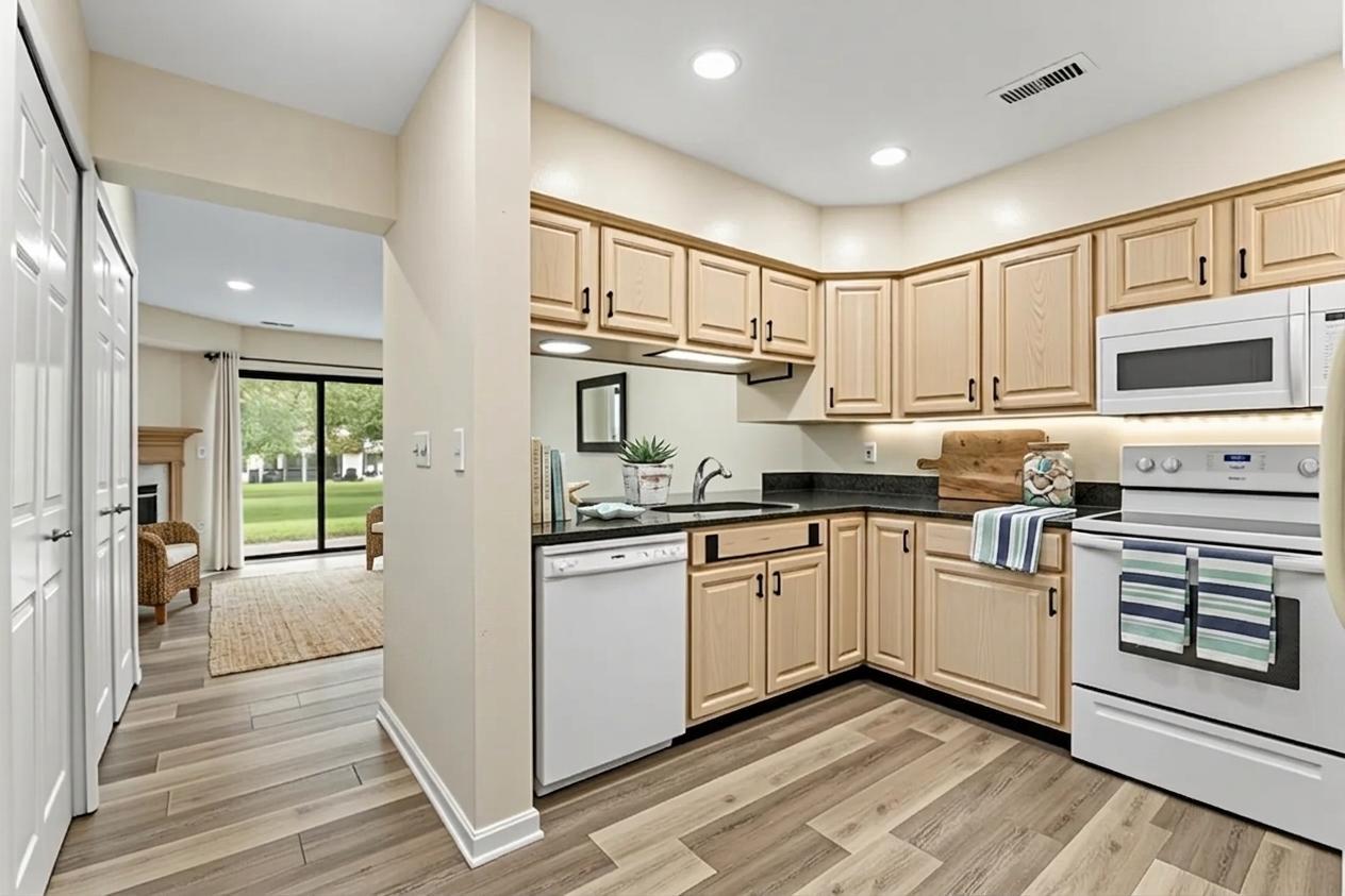 QUEENS LANDING - Residential