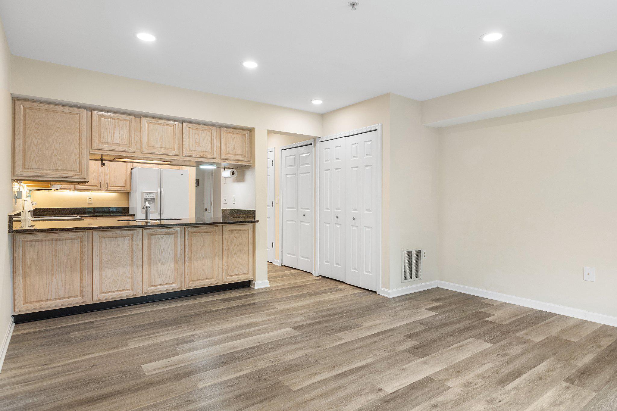 QUEENS LANDING - Residential
