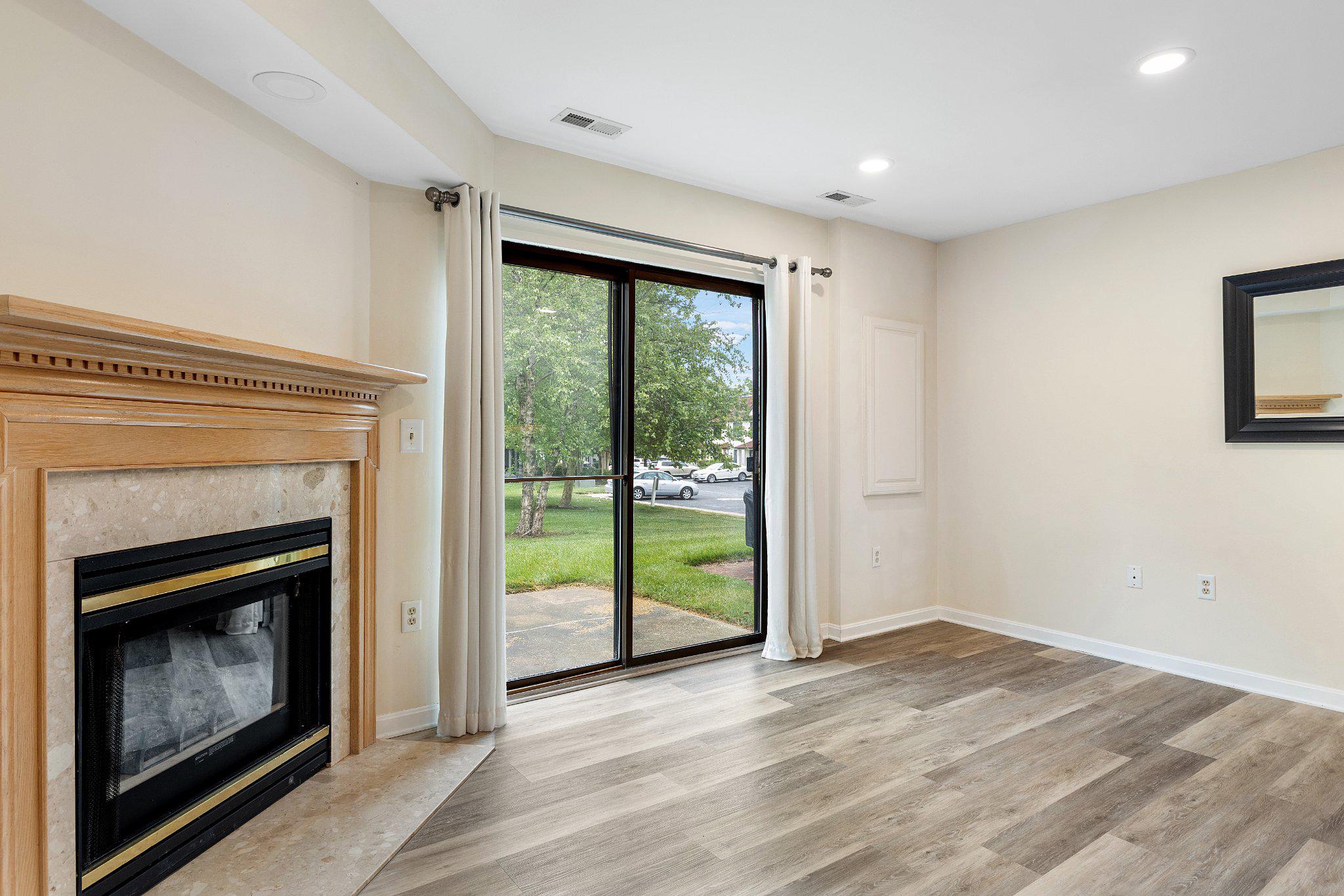 QUEENS LANDING - Residential
