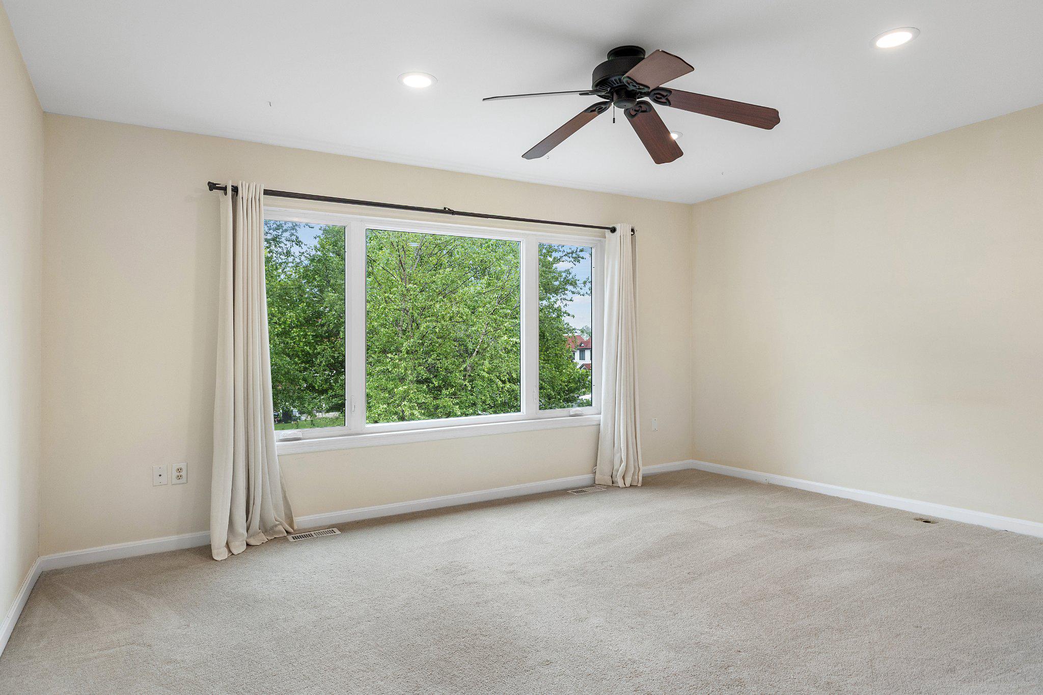 QUEENS LANDING - Residential
