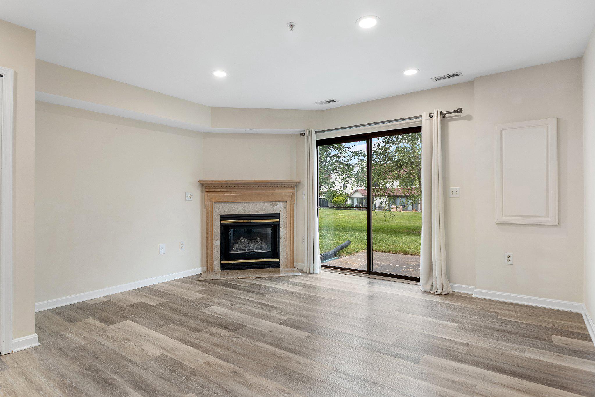 QUEENS LANDING - Residential