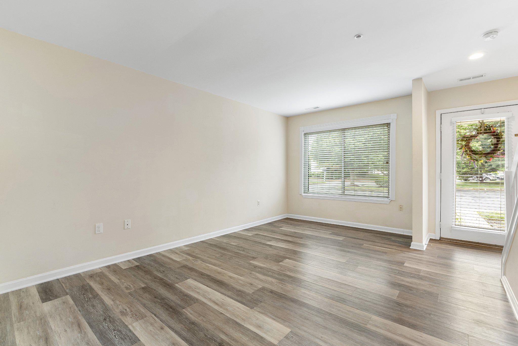 QUEENS LANDING - Residential