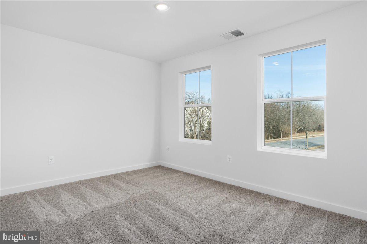 EMERALD FARM - Residential