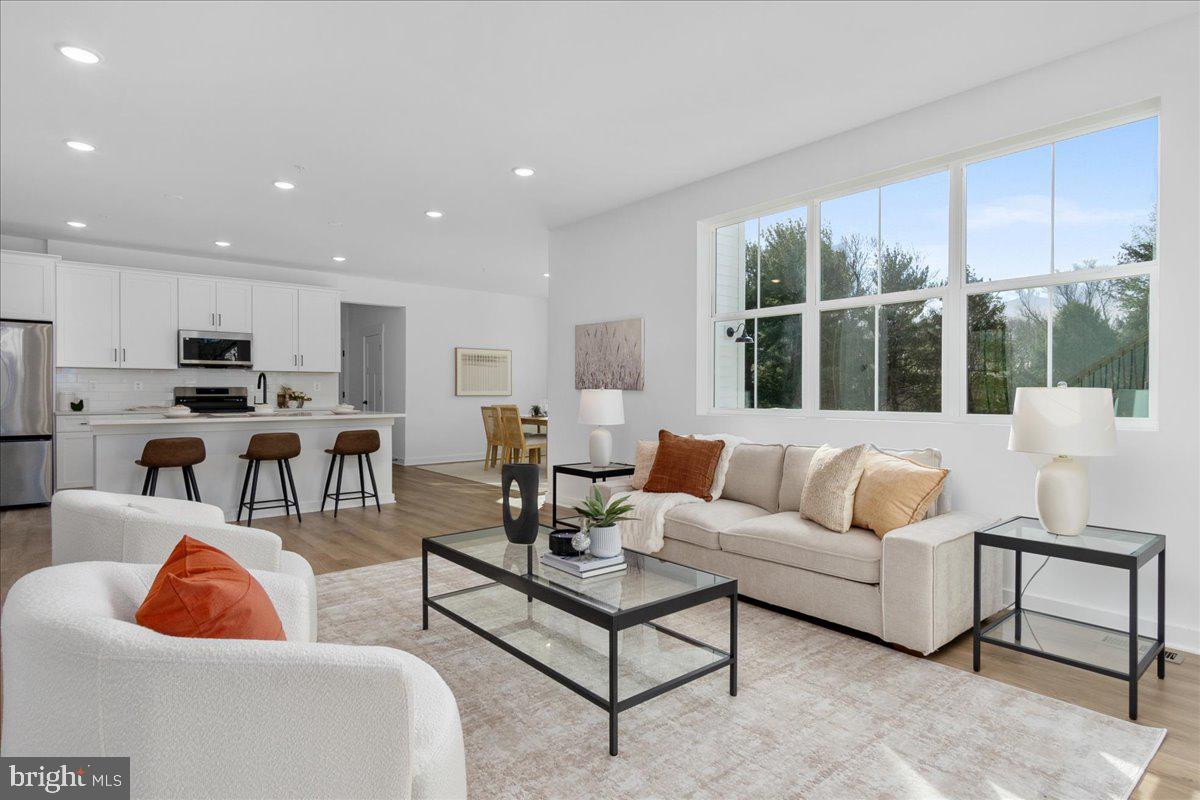 EMERALD FARM - Residential