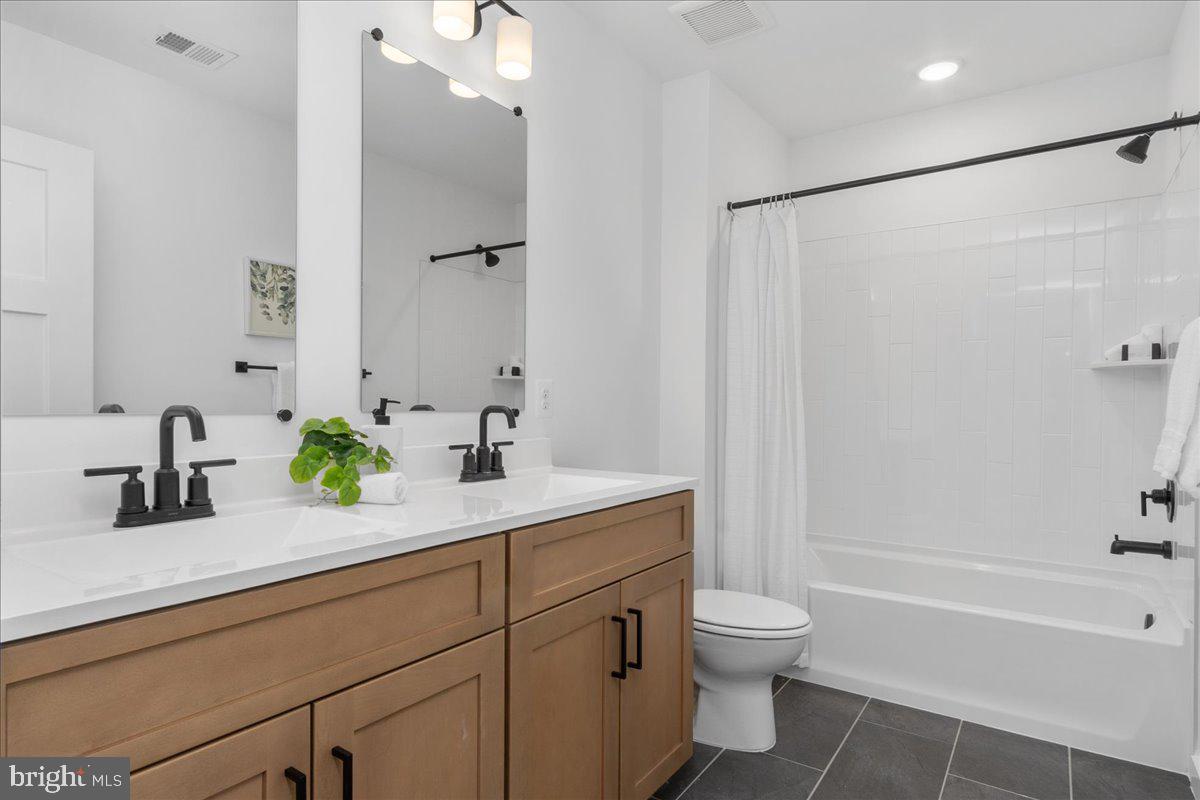 EMERALD FARM - Residential