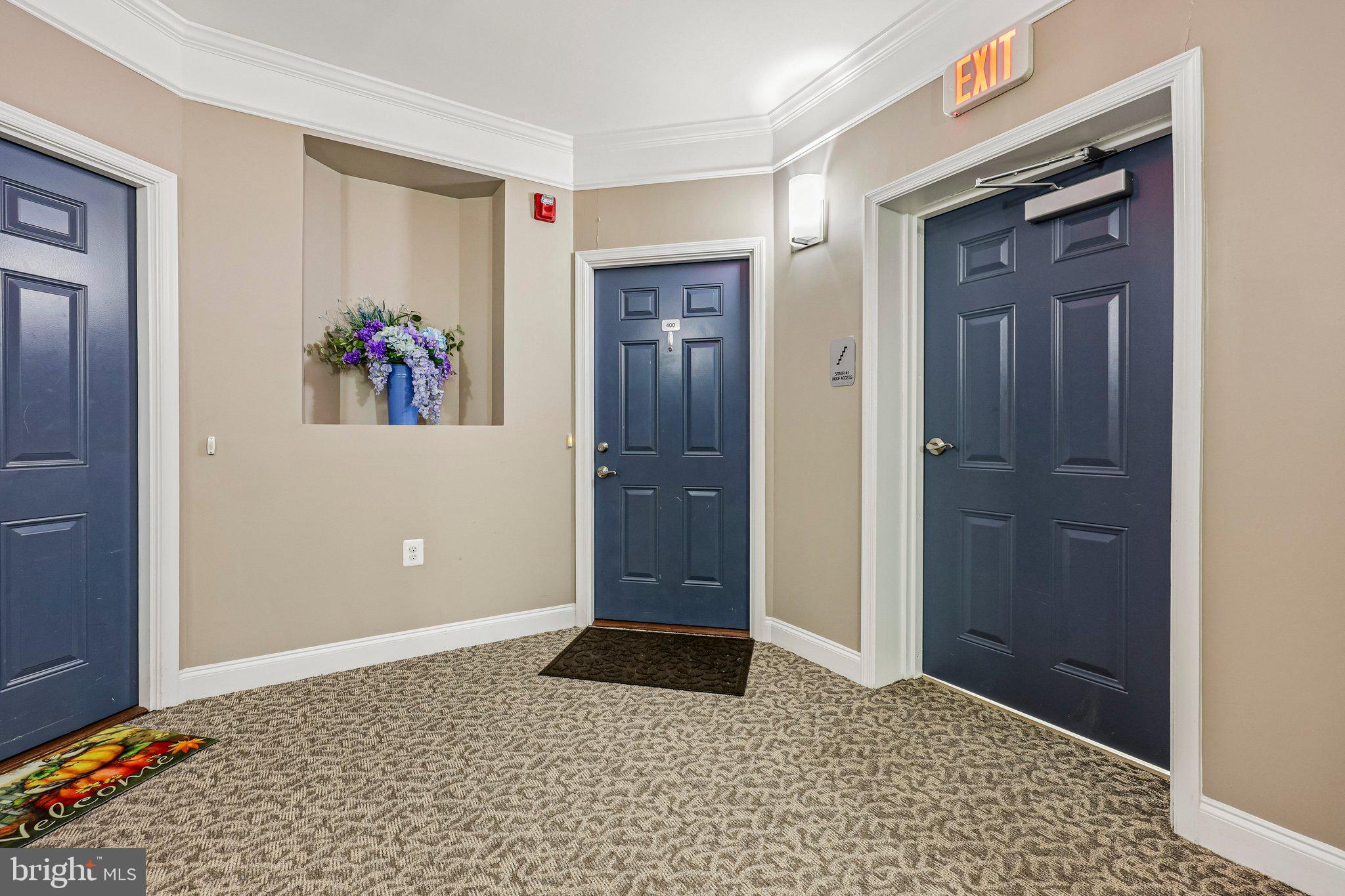 41900 METAMORPHIC SQUARE 400