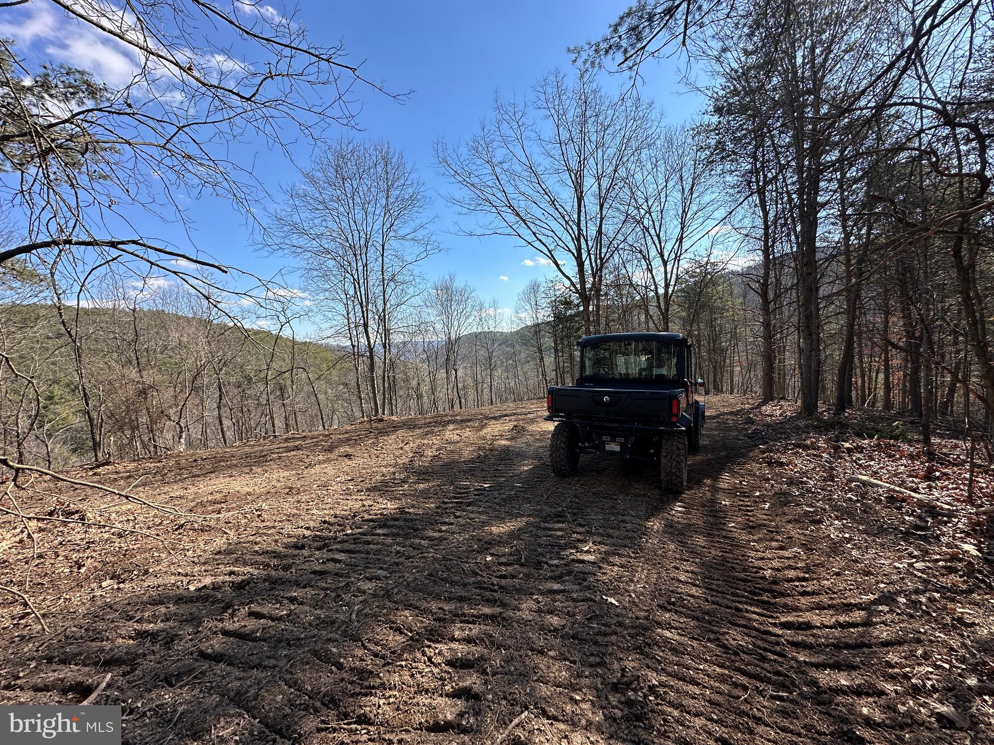 BLUFFS ON THE POTOMAC - Land