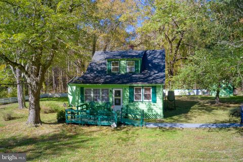 2097 COLES POINT ROAD HAGUE VA 22469