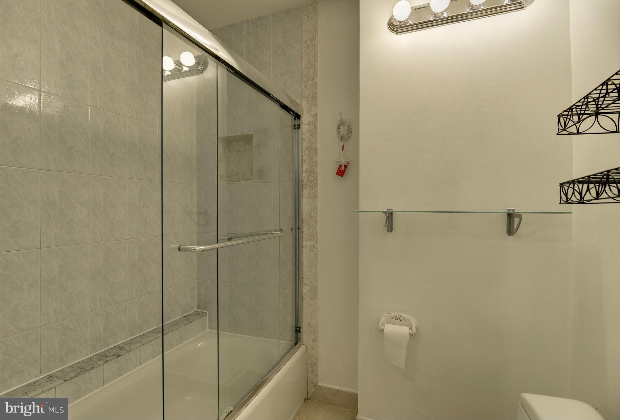 AMERICANA FAIRFAX - Residential Lease