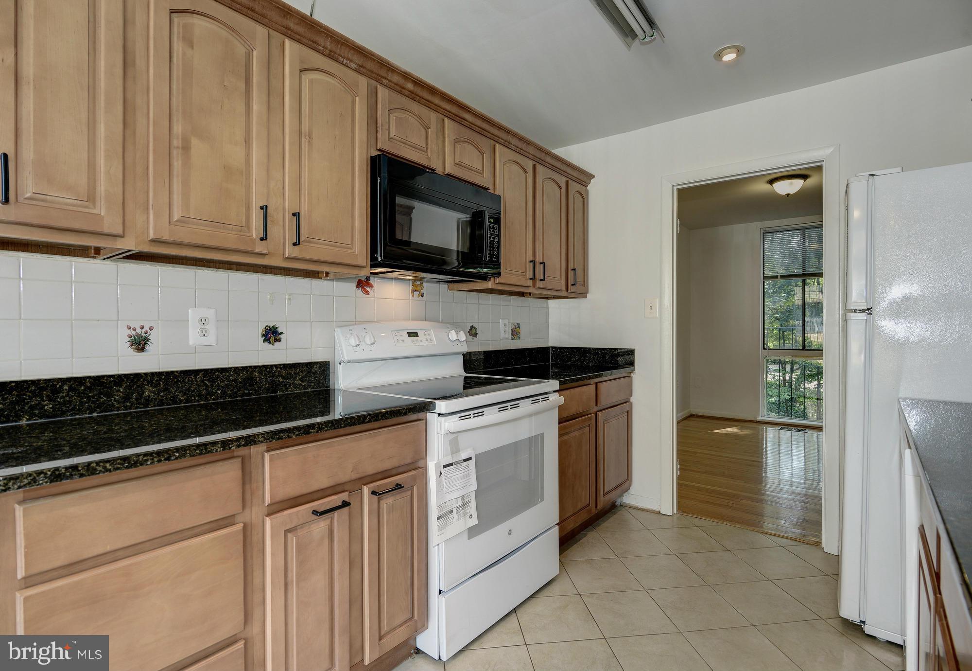 AMERICANA FAIRFAX - Residential Lease