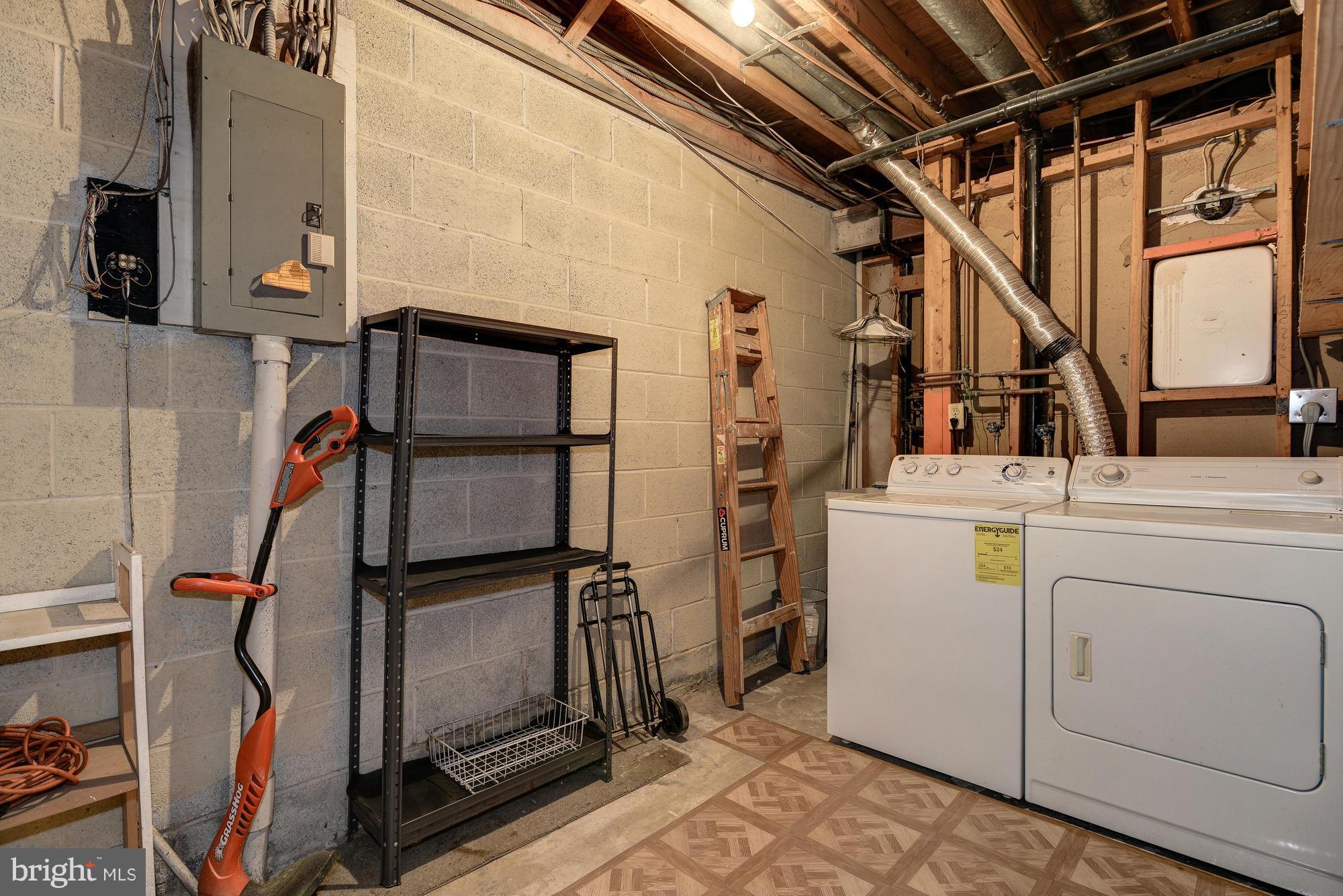 AMERICANA FAIRFAX - Residential Lease