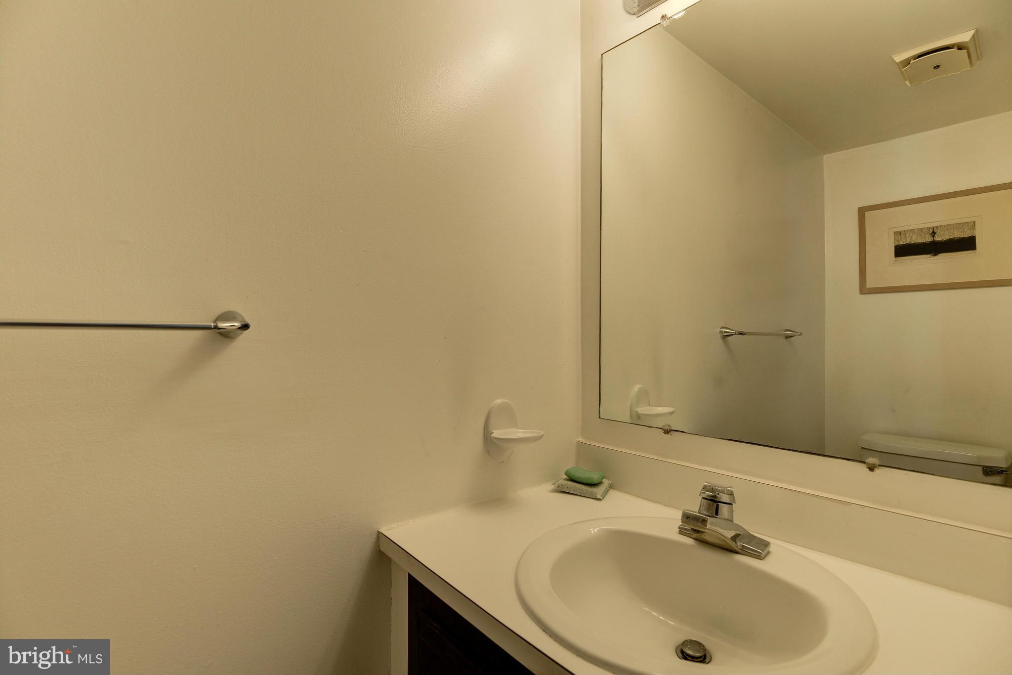 AMERICANA FAIRFAX - Residential Lease