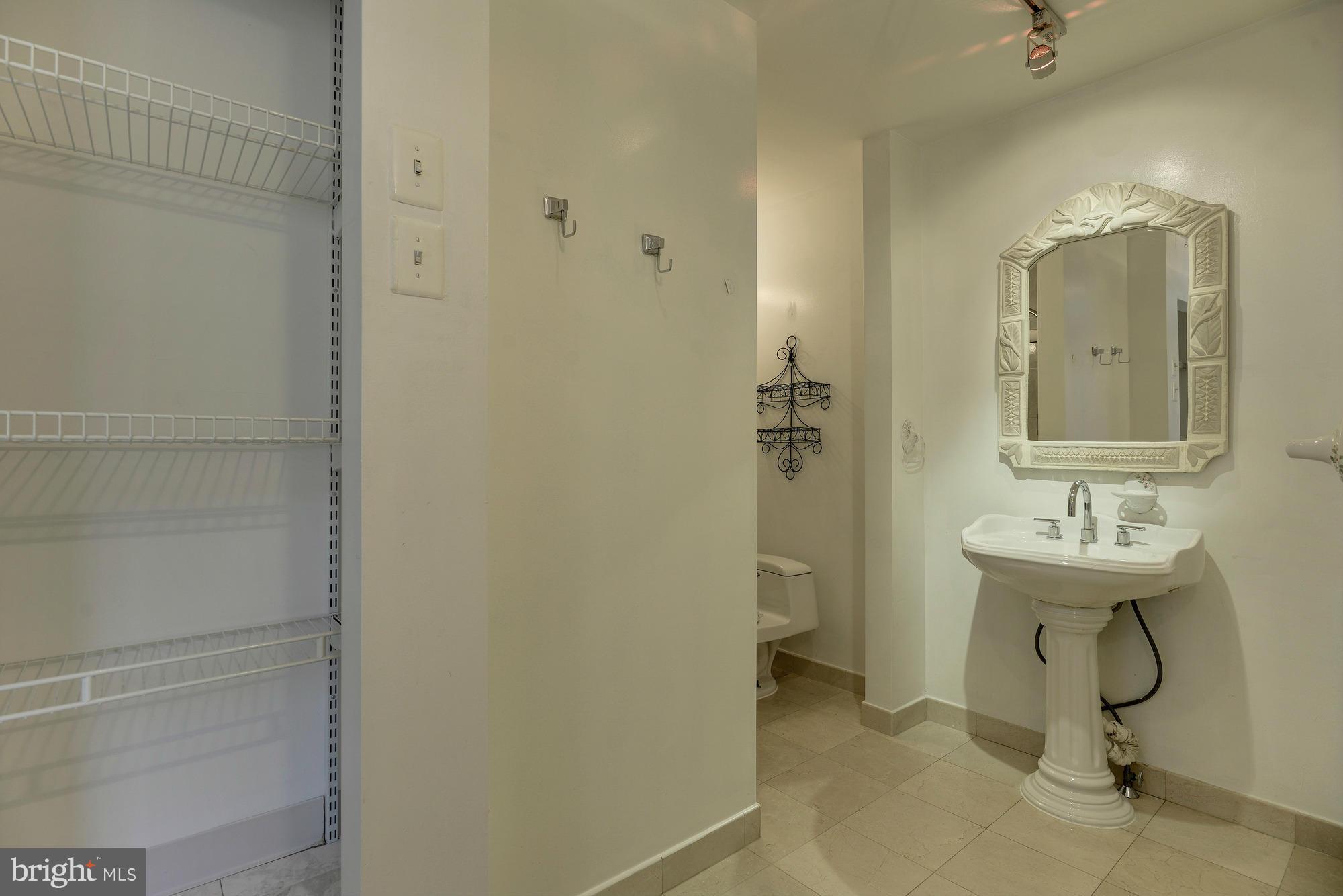 AMERICANA FAIRFAX - Residential Lease