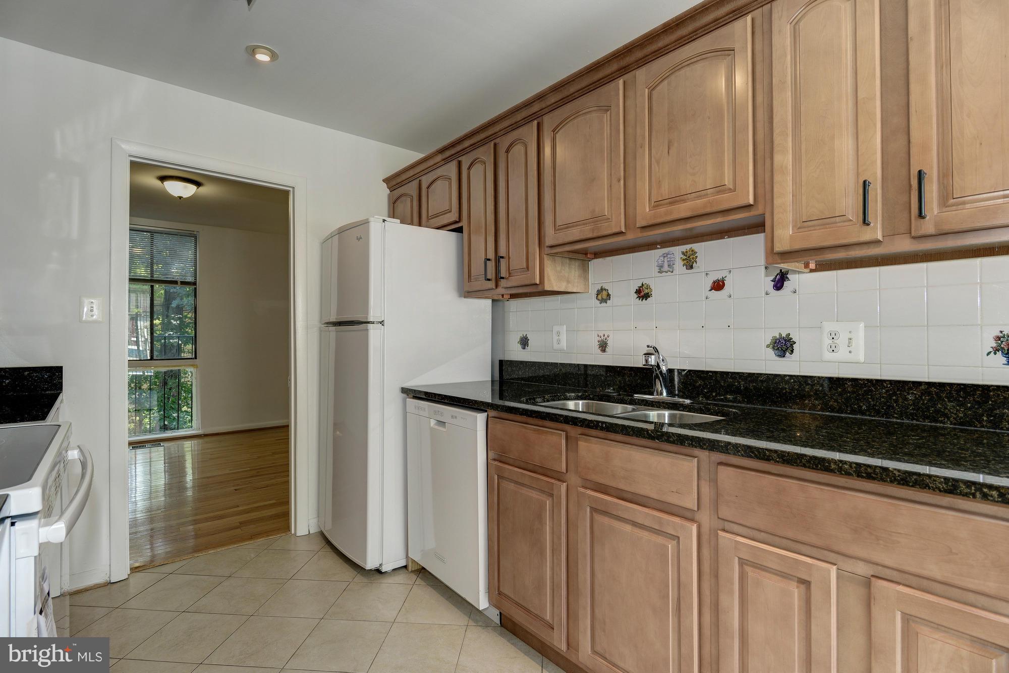 AMERICANA FAIRFAX - Residential Lease