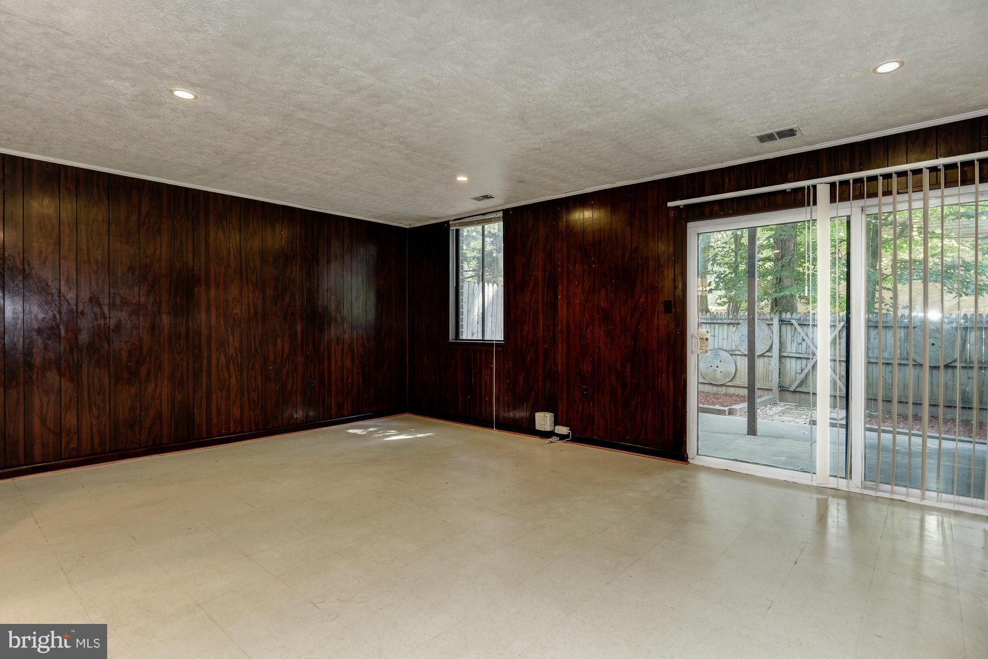 AMERICANA FAIRFAX - Residential Lease