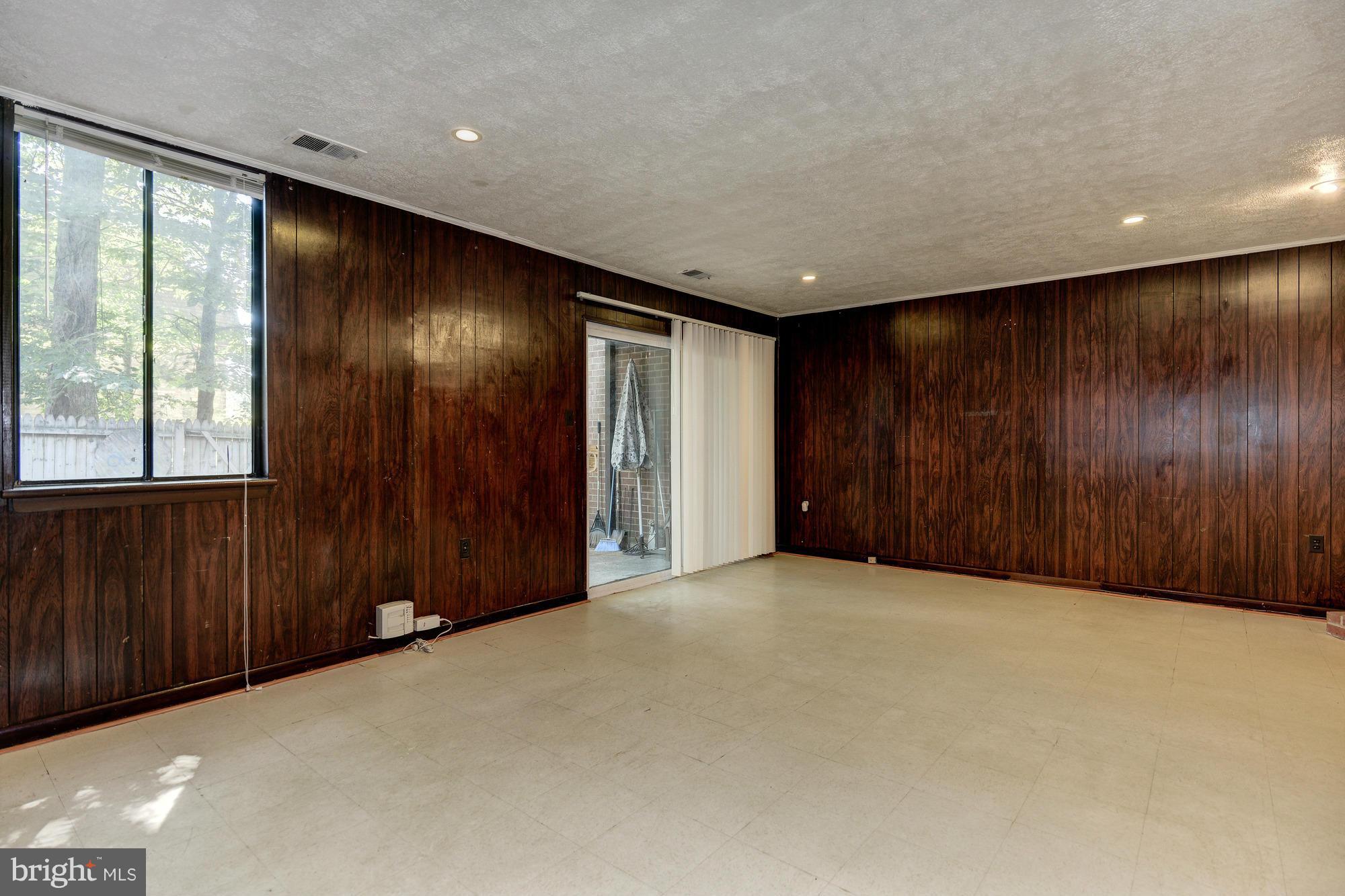 AMERICANA FAIRFAX - Residential Lease