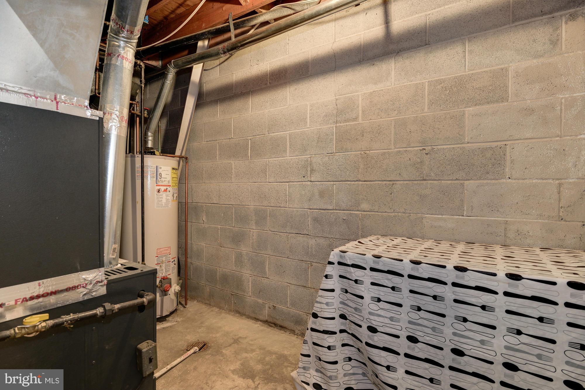 AMERICANA FAIRFAX - Residential Lease