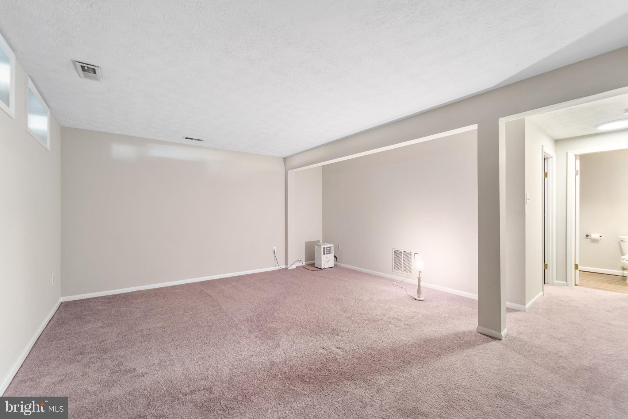 UPTON VILLAGE NORTH - Residential Lease