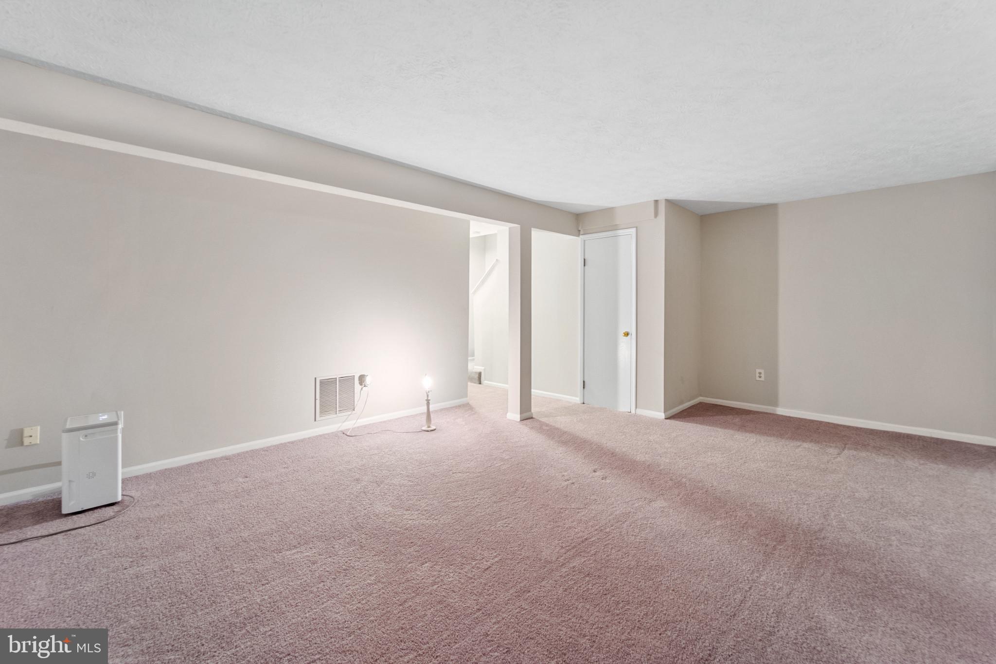 UPTON VILLAGE NORTH - Residential Lease