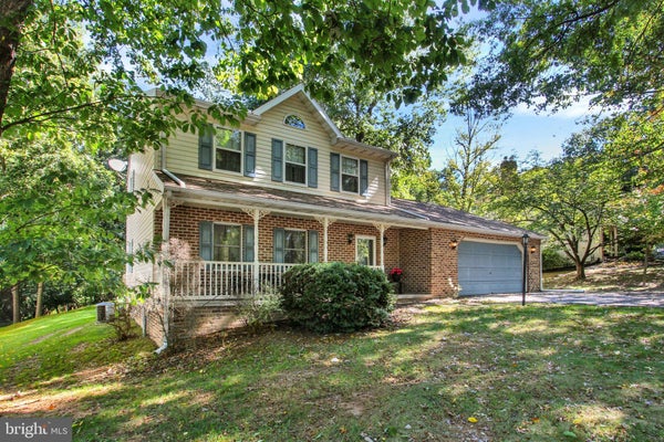 141 OAK HILLS DR, HANOVER, PA 17331 - Image 0d652e9d7192cfb6e4c3d9319581d2ca/459942452