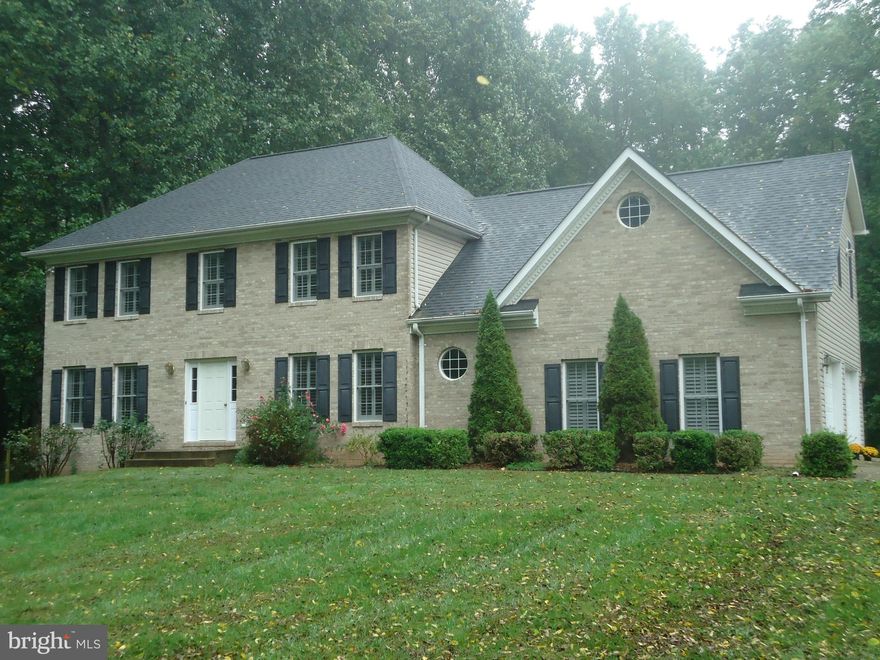 Relocated Owners have priced to sell this move in ready 3241 sq ft home.Spacious rooms, gleaming hardwoods foyer & DR, ceramic kitchen w/corian,  breakfast bar & nook, island, LR, Study, 2 story FR, gas FP, master BR retreat w/ sitting area,W/I closet, BA w/ sep shower, jetted tub, dble vanity. Basement ideal for a hobbyist. More than a home, it's a lifestyle! Cul-de-sac location minutes to town.
