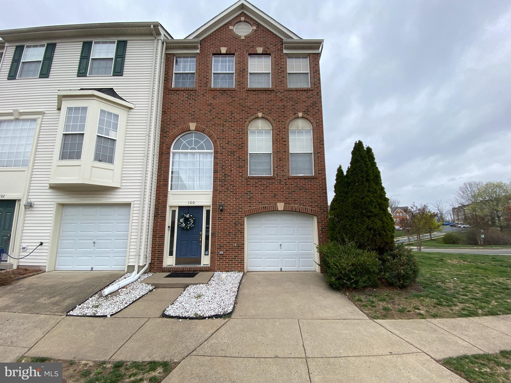 Spacious and stylish, this brick-front end-unit townhome offers 3 bedrooms, 2.5 baths, and just over 1,600 sqft of comfortable living space! With three finished levels, including a finished basement and an attached garage, this home provides plenty of room to relax and entertain.
The open kitchen, features an island, and a double oven—perfect for cooking and gathering. Upstairs, the primary suite includes a walk-in closet and a private ensuite with a soaking tub, separate shower, and double vanity for ultimate comfort.
Conveniently located just 3 miles from Quantico Marine Corps Base, I-95, and the VRE, this home offers easy access to commuting routes, shopping, and dining. Don't miss this fantastic opportunity!
*This property is currently tenant occupied and will not be available for self-guided tours until vacant, but we are accepting applications for pre-approval.
*Photos Coming Soon
*Washer/Dryer Hookups Available
CREDIT: Good Credit Required
PETS: Yes, case-by-case
PET FEE: $450/pet non-refundable fee
UTILITIES: Tenant Pays All
APPLICATION FEE: $60 per applicant
SECURITY DEPOSIT: Minimum One month's rent (Please note that in certain cases, a double deposit may be required)
RESIDENT BENEFIT PACKAGE: $25/month
LEASING FEE: $125 One time due with Move-in Funds.
