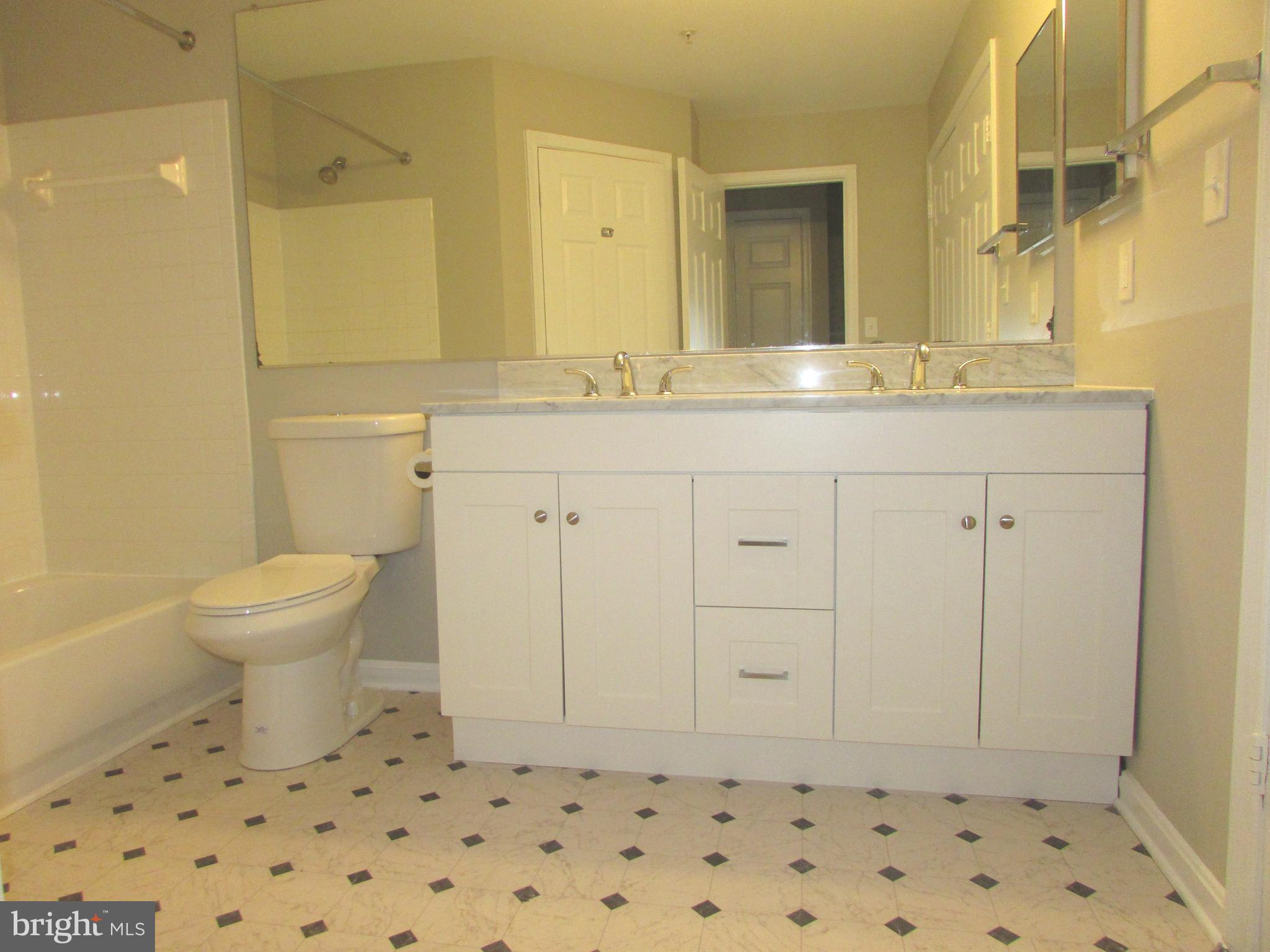 SILVERBROOK WOOD - Residential Lease