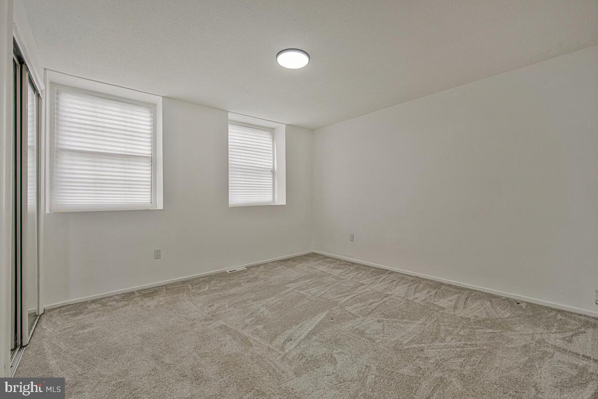 WINDMILL SQUARE - Residential