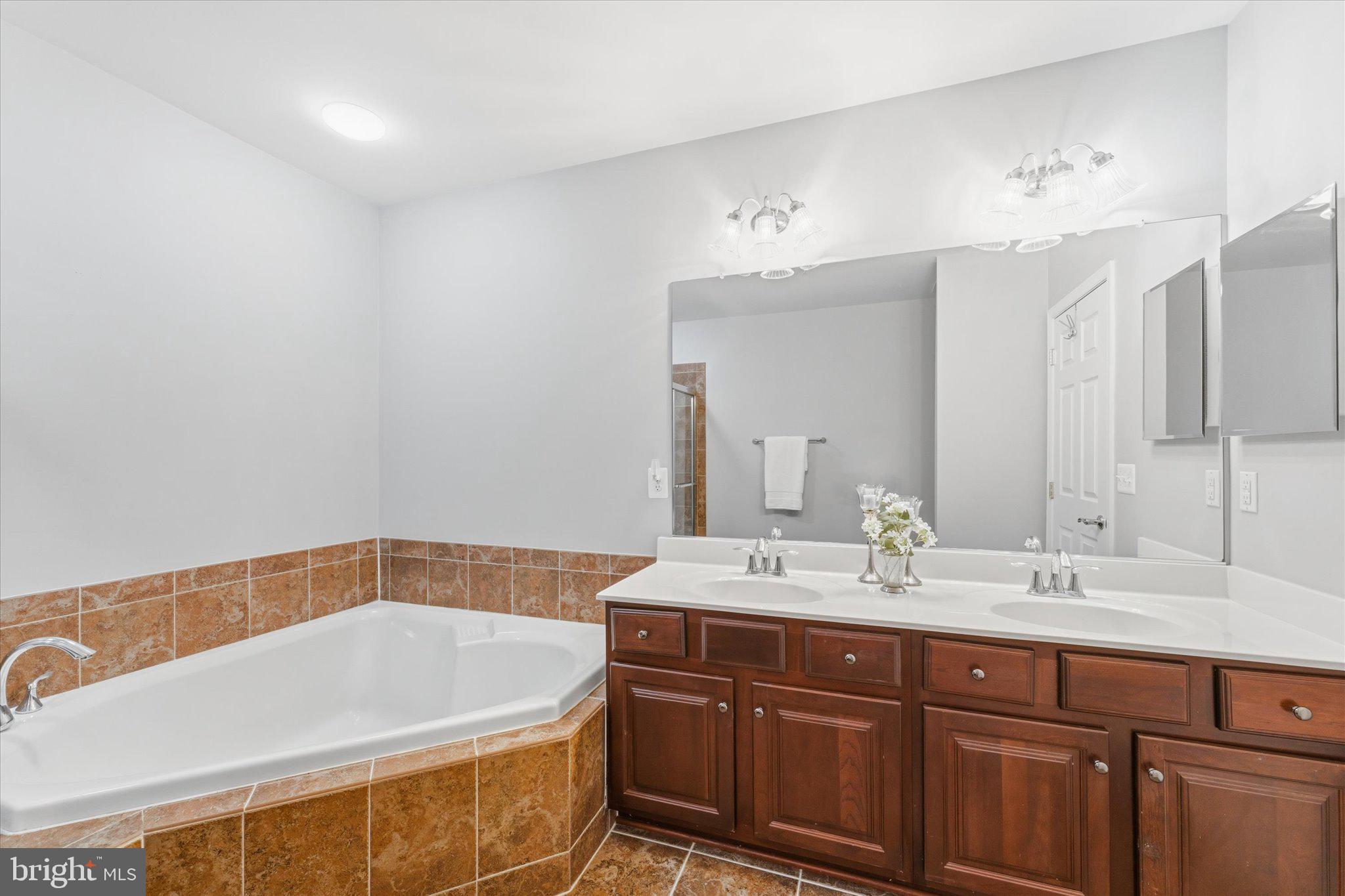 RESIDENCES AT LANSDOWNE - Residential