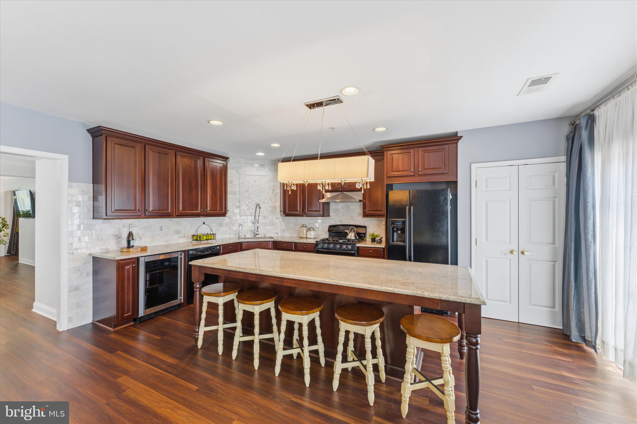 RESIDENCES AT LANSDOWNE - Residential
