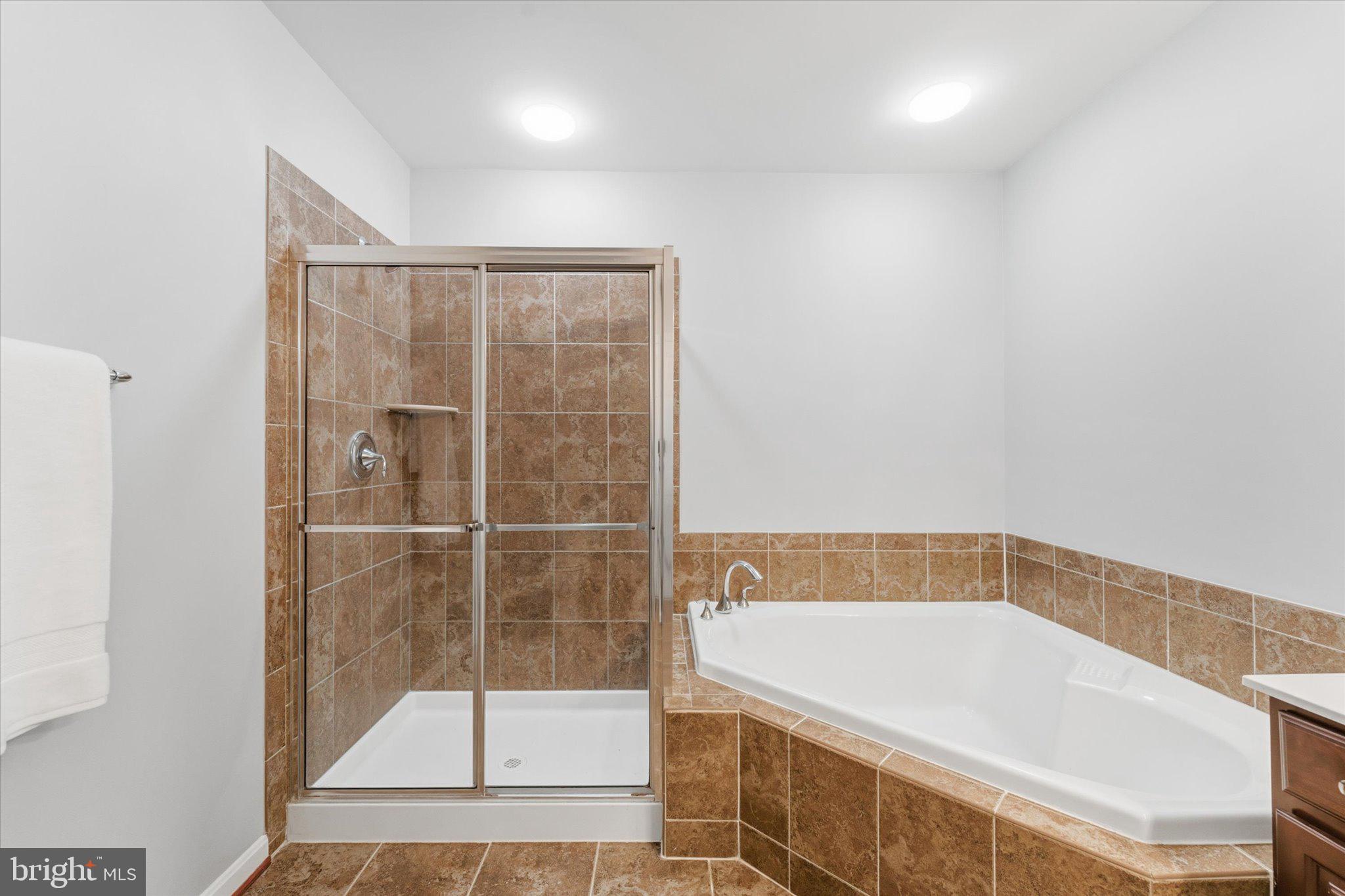 RESIDENCES AT LANSDOWNE - Residential