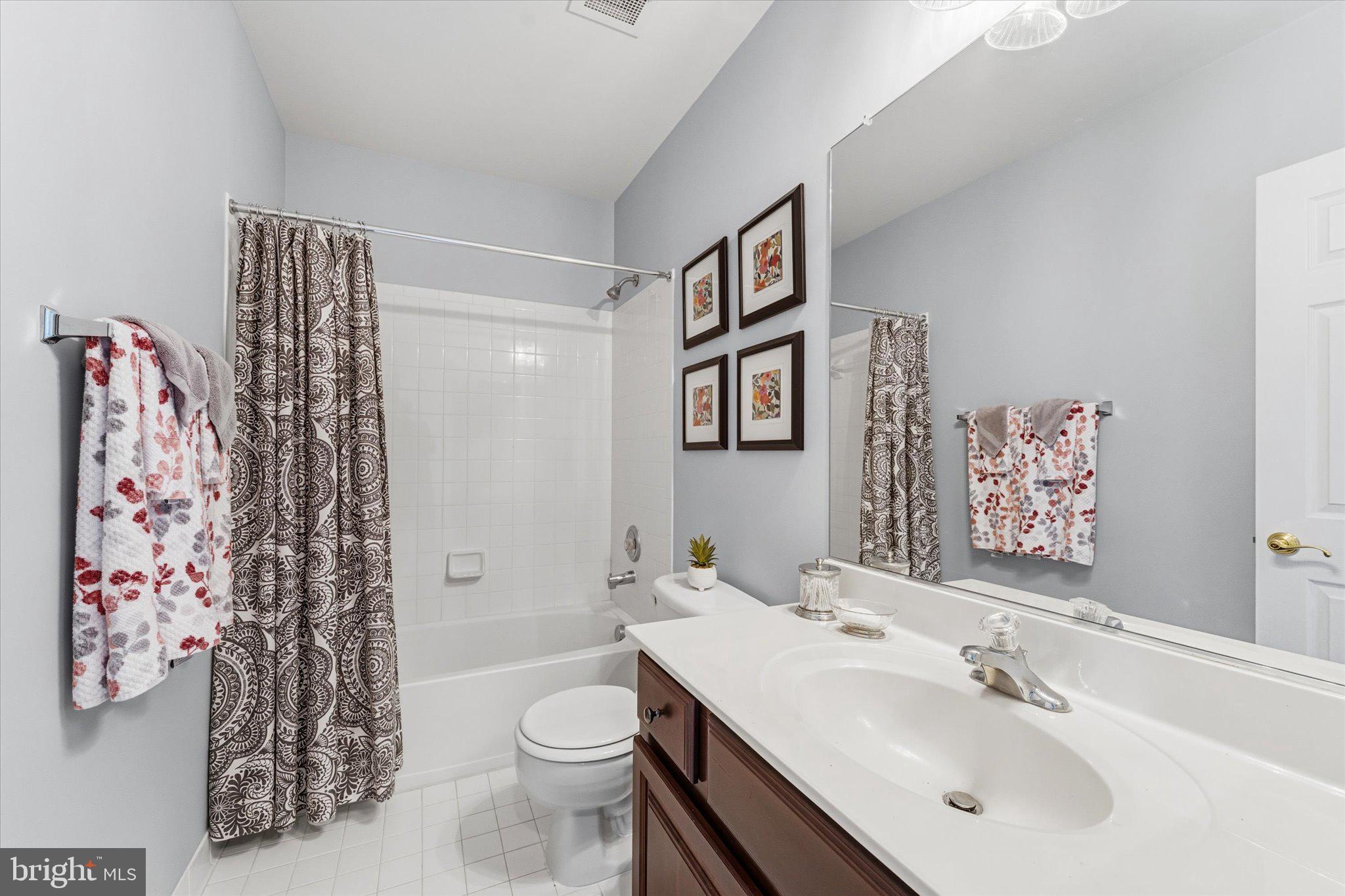 RESIDENCES AT LANSDOWNE - Residential