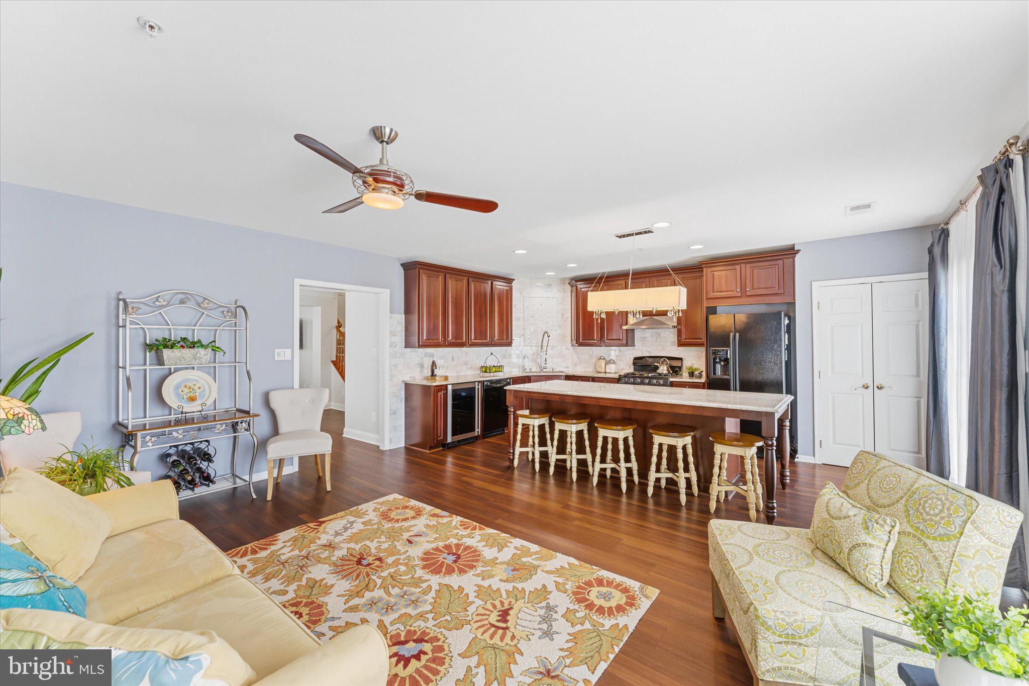RESIDENCES AT LANSDOWNE - Residential