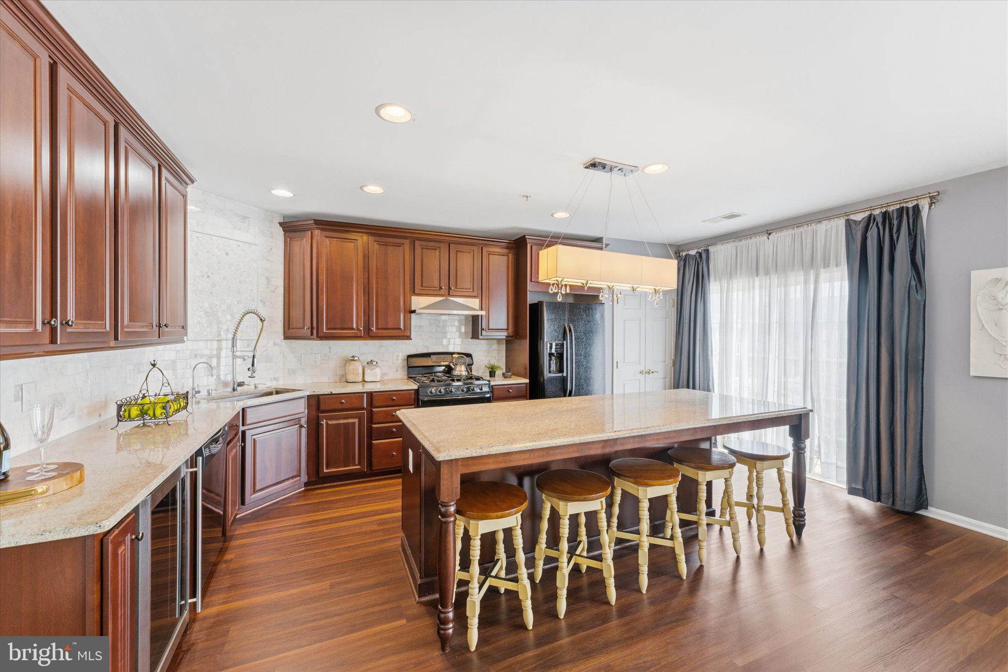 RESIDENCES AT LANSDOWNE - Residential