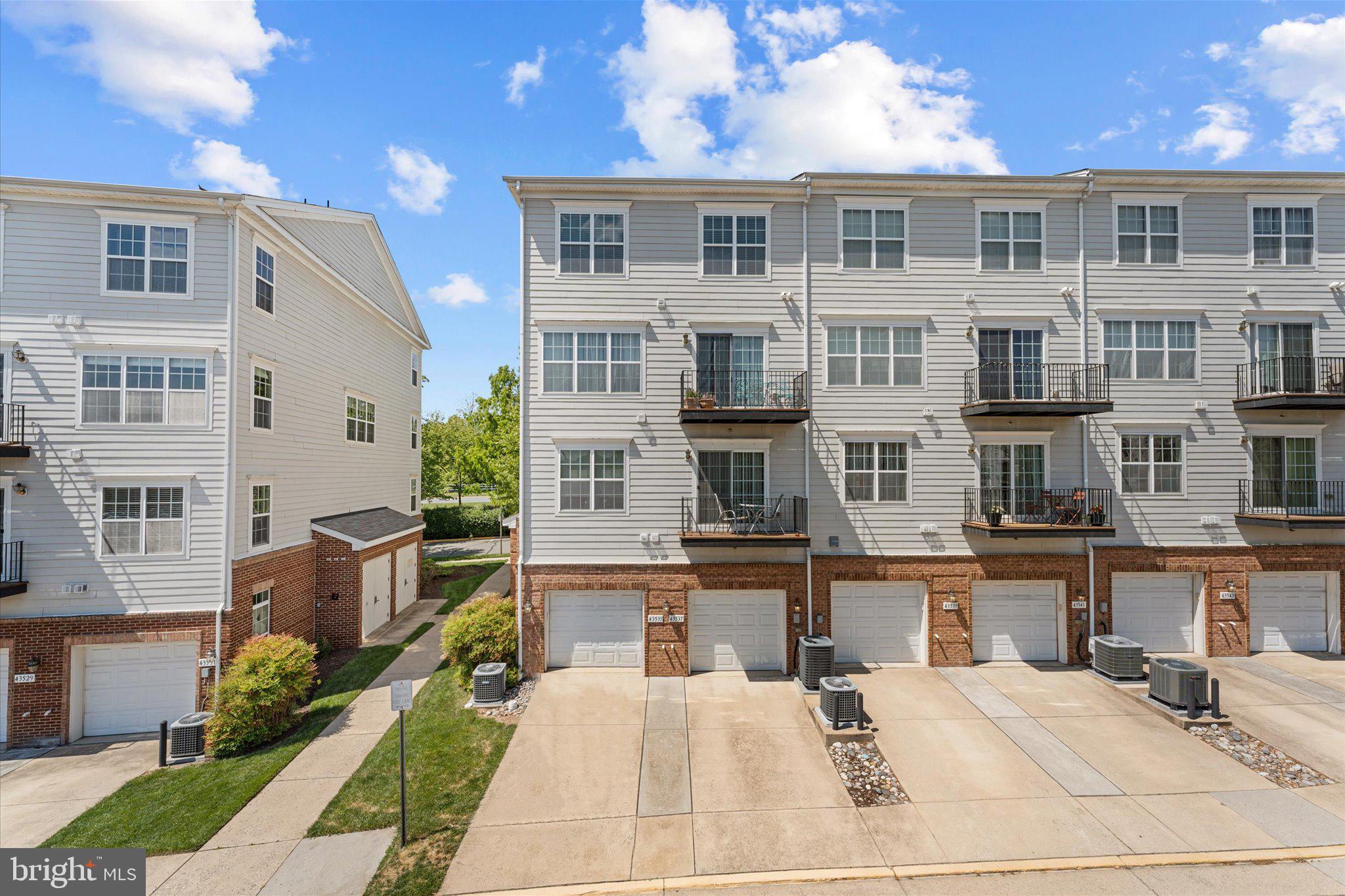 RESIDENCES AT LANSDOWNE - Residential