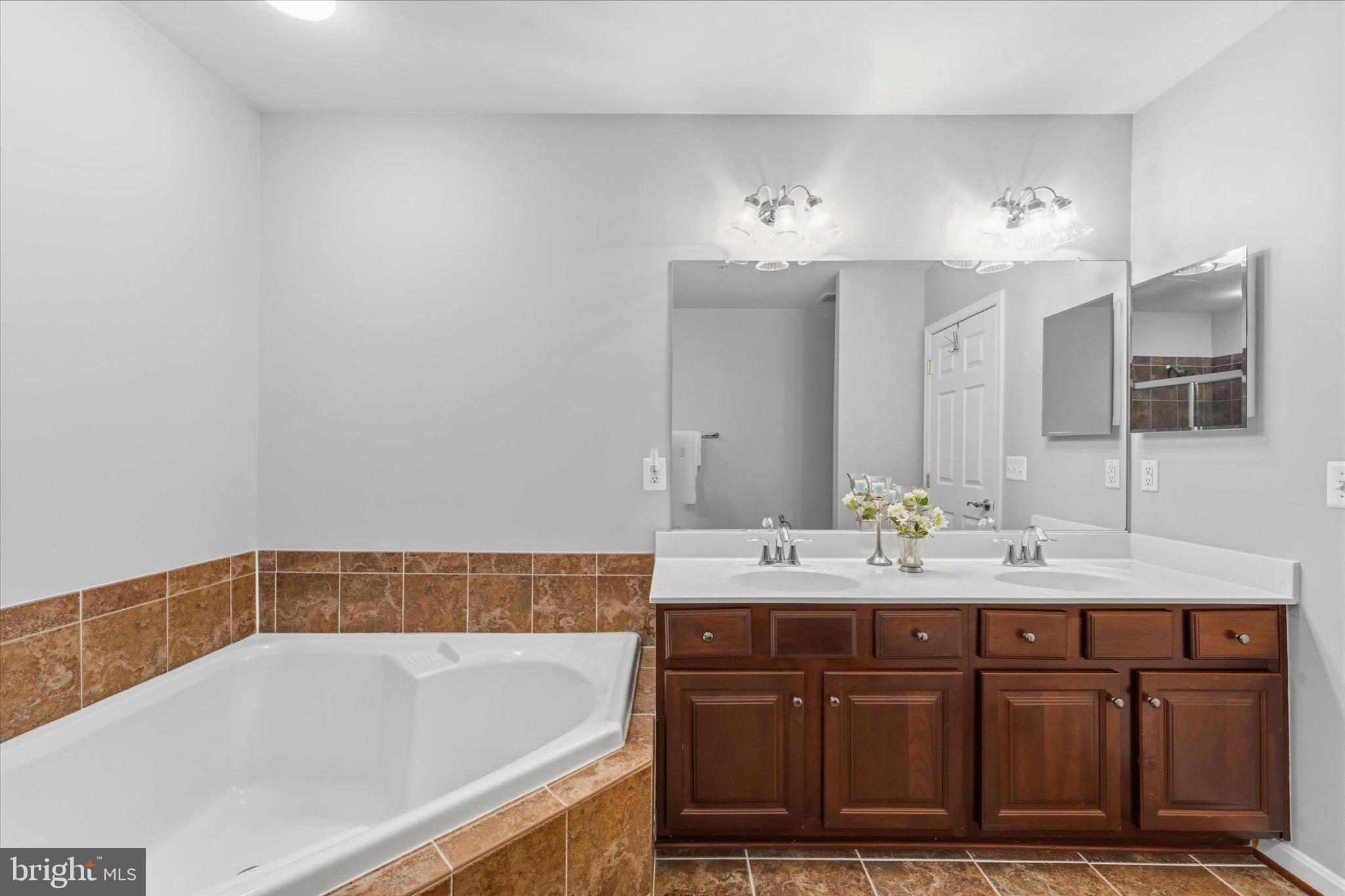 RESIDENCES AT LANSDOWNE - Residential