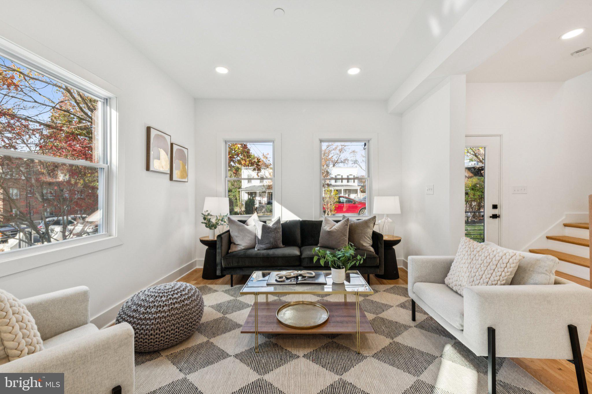 1235 PERRY STREET NE