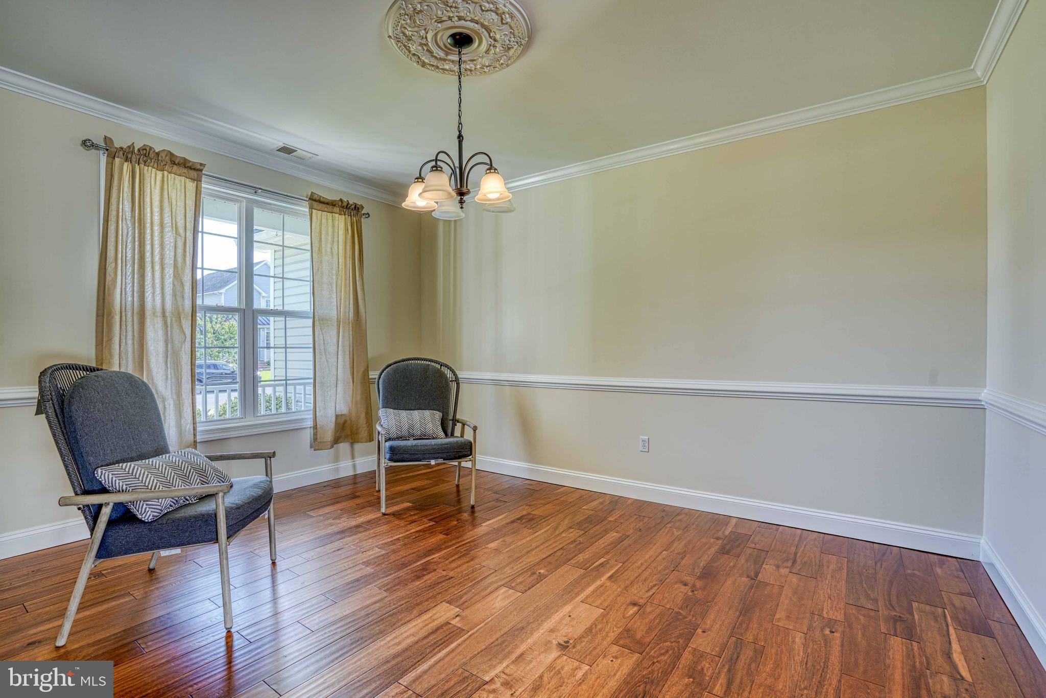4 MIMOSA COURT