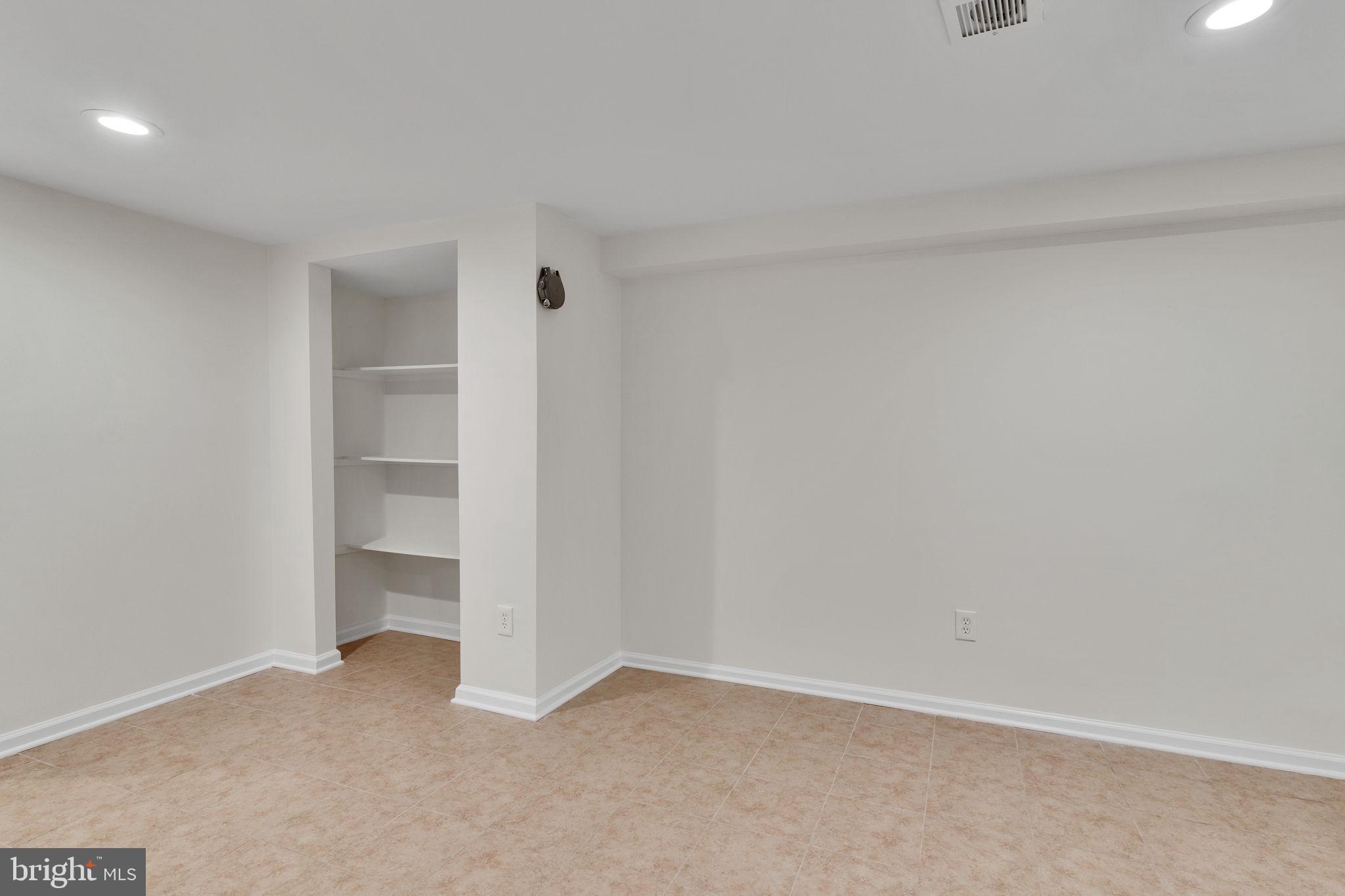 LEXINGTON VILLAGE - Residential Lease