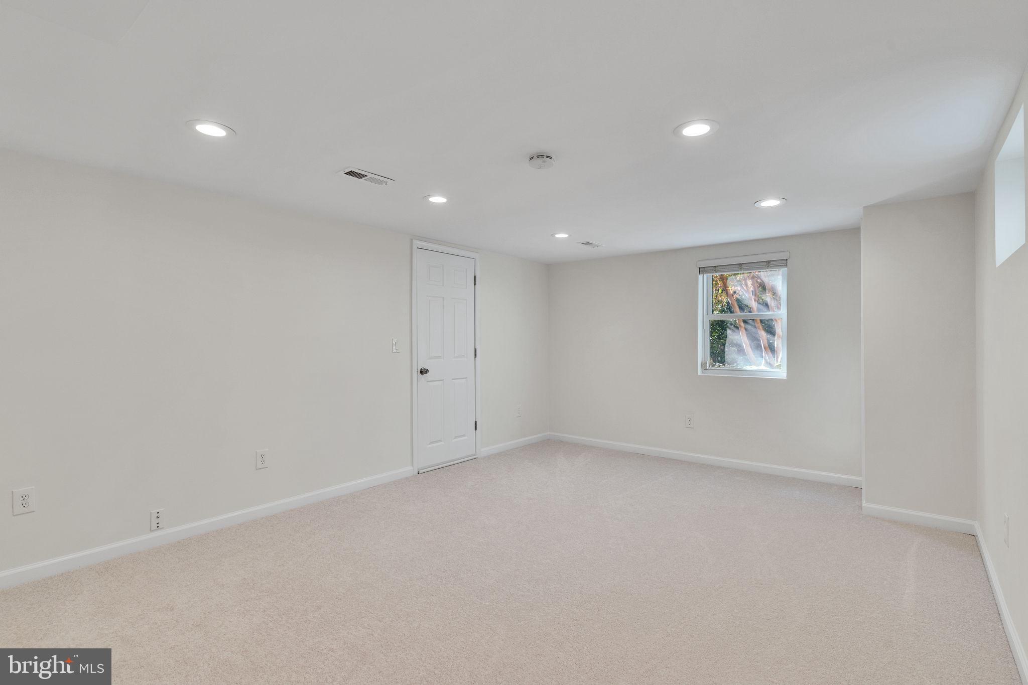 LEXINGTON VILLAGE - Residential Lease