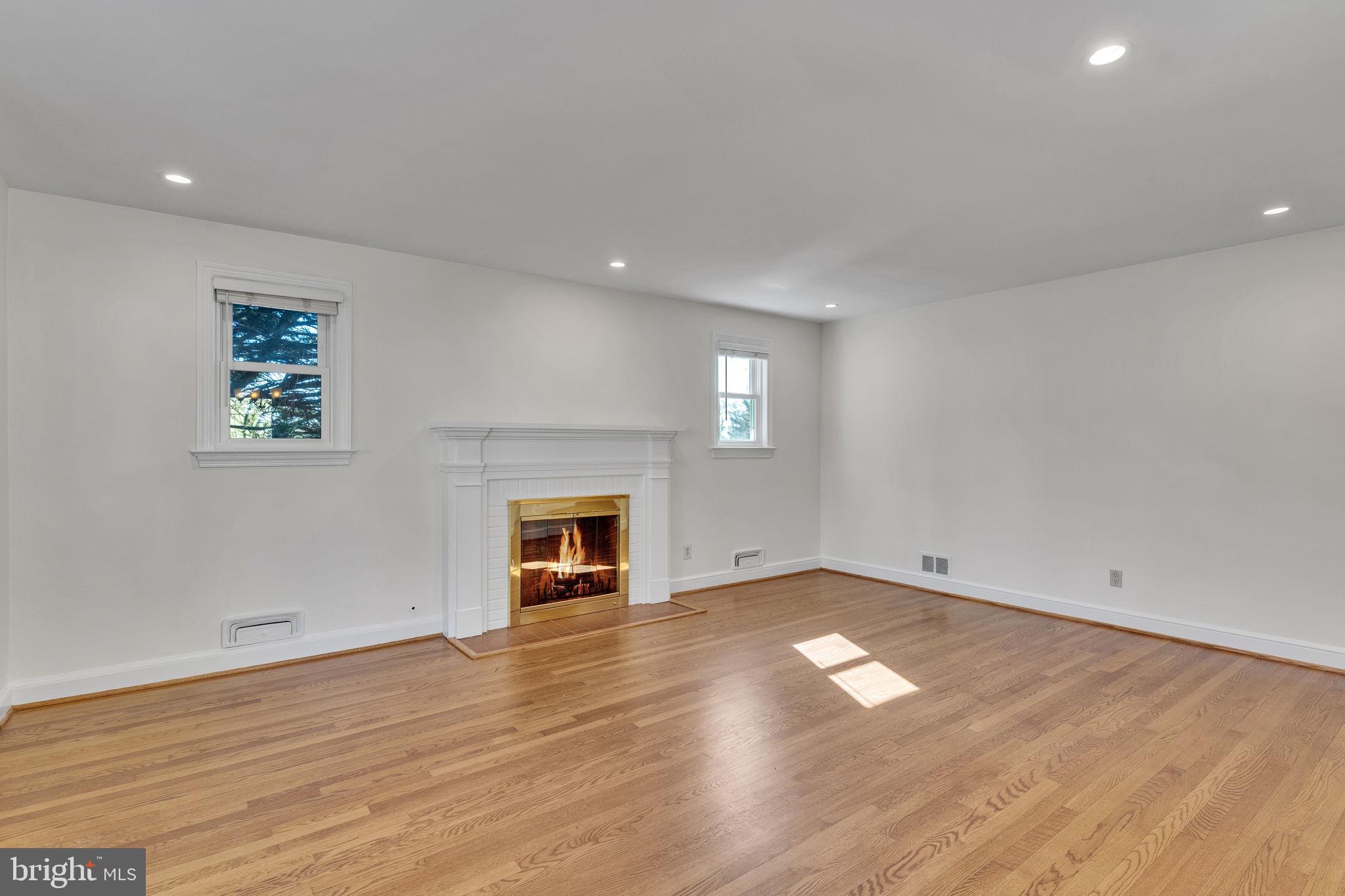 LEXINGTON VILLAGE - Residential Lease