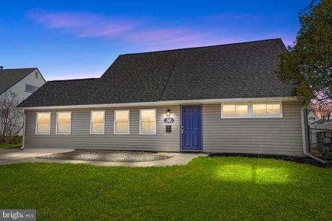 10 MACINTOSH ROAD LEVITTOWN PA 19056