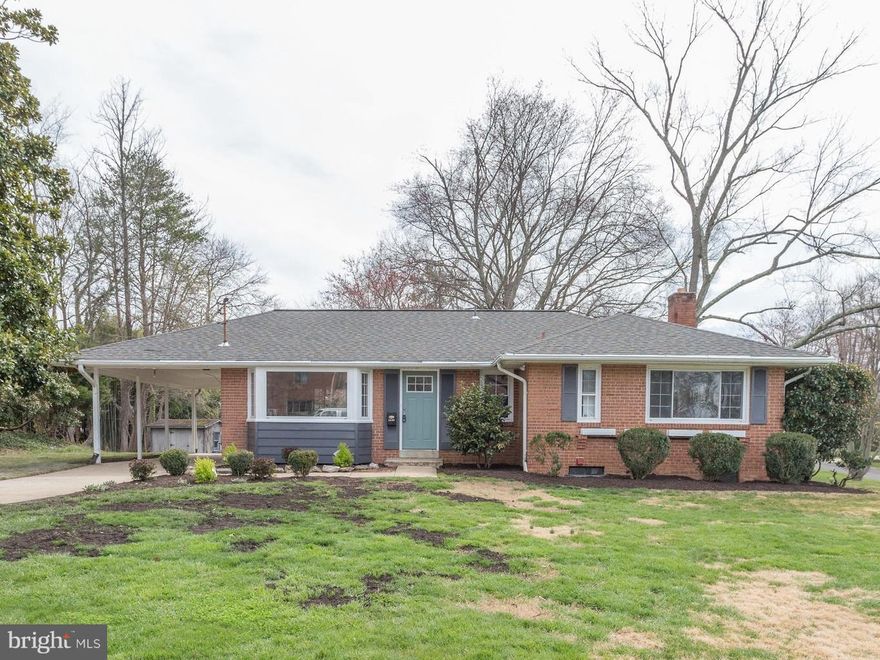 Beautiful home on a quiet cul de sac just steps from Little Hunting Creek. Rare rambler flooded with light. En-suite master, large lower level walk-out recreation room and 4th bedroom. 1/3 ac lot has expansion potential for 2 car garage.