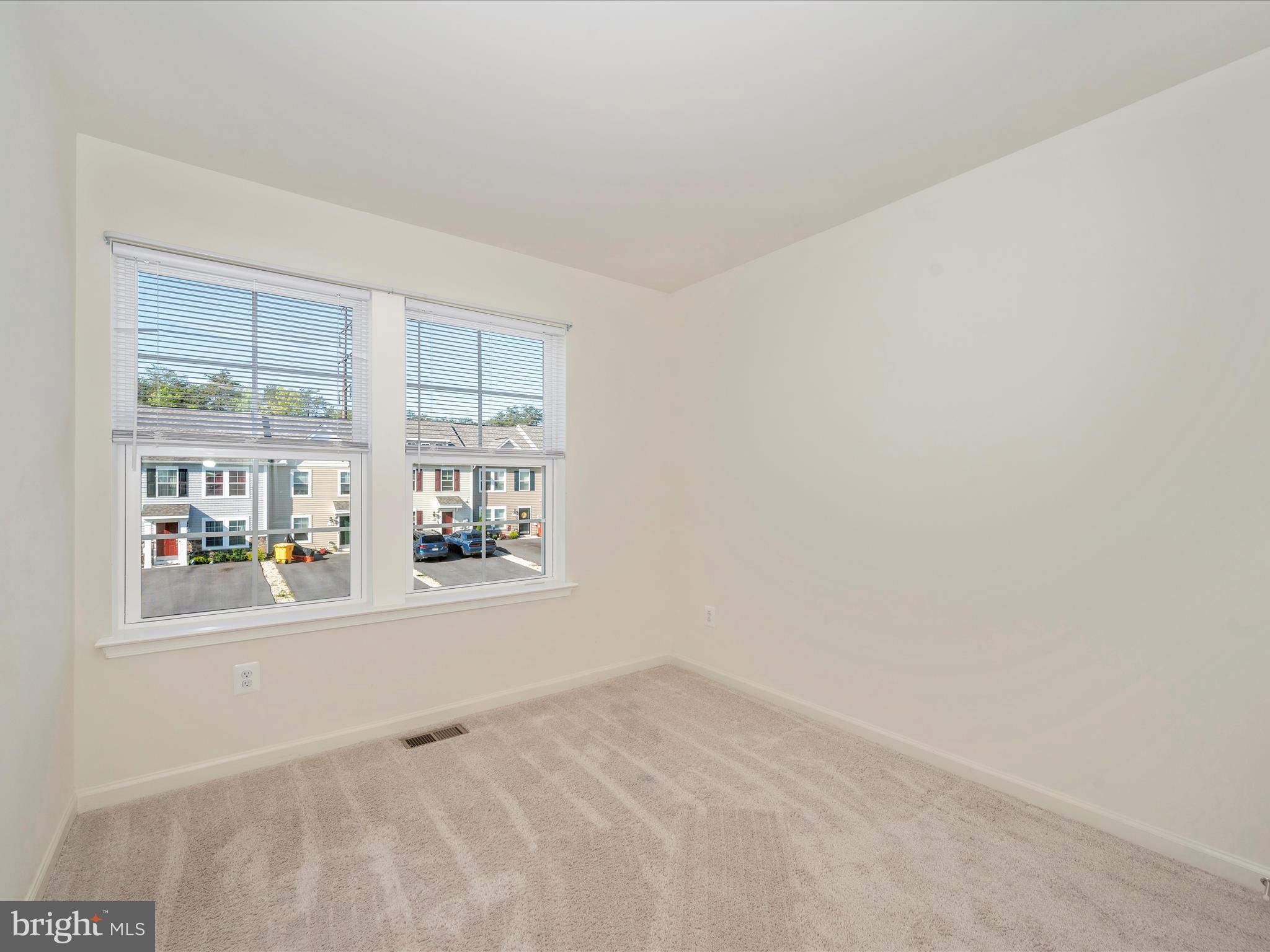 WHISPERING PINES - Residential