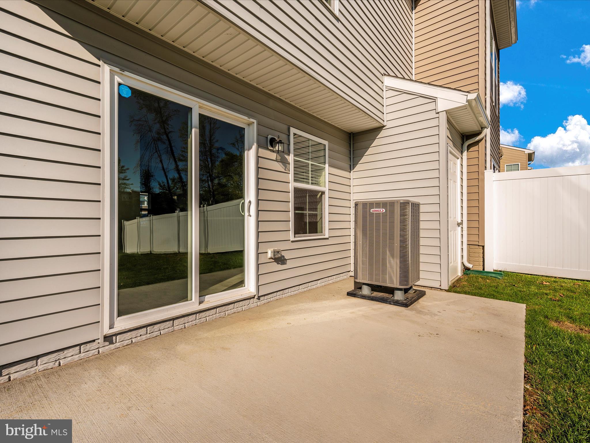 WHISPERING PINES - Residential