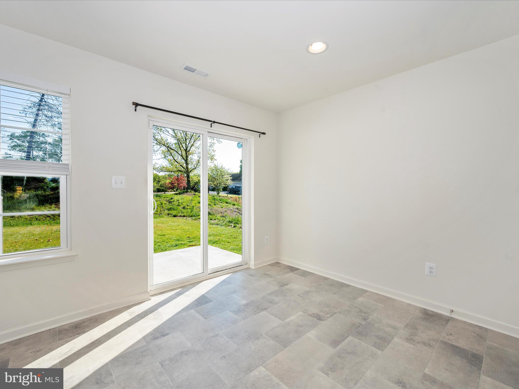 WHISPERING PINES - Residential